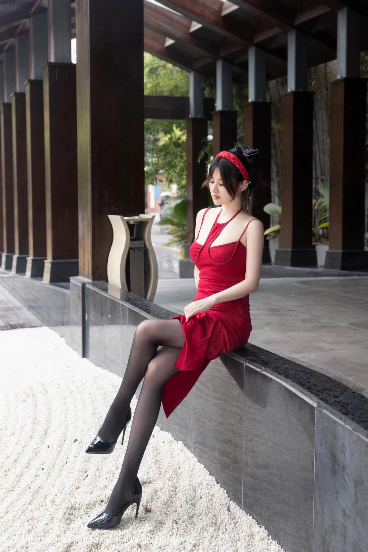 [[XiuRen秀人网]秀人网]No.8078_模特诗诗kiki新年主题性感红色情趣短裙配黑丝吊袜迷人诱惑写真78P