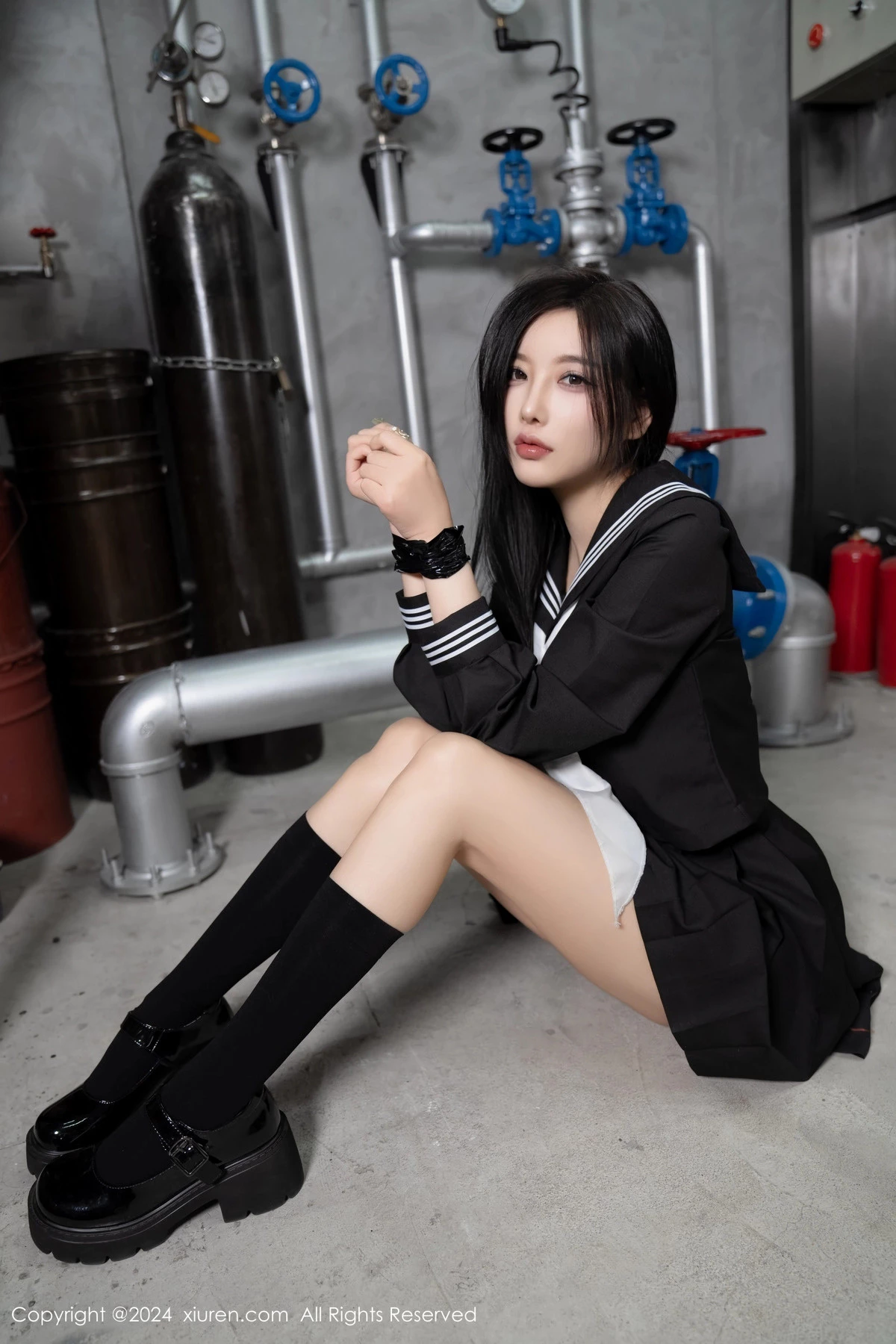 [[XiuRen秀人网]秀人网]No.8080_女神杨晨晨Yome性感黑色制服露黄色内衣秀丰腴身材完美诱惑写真90P