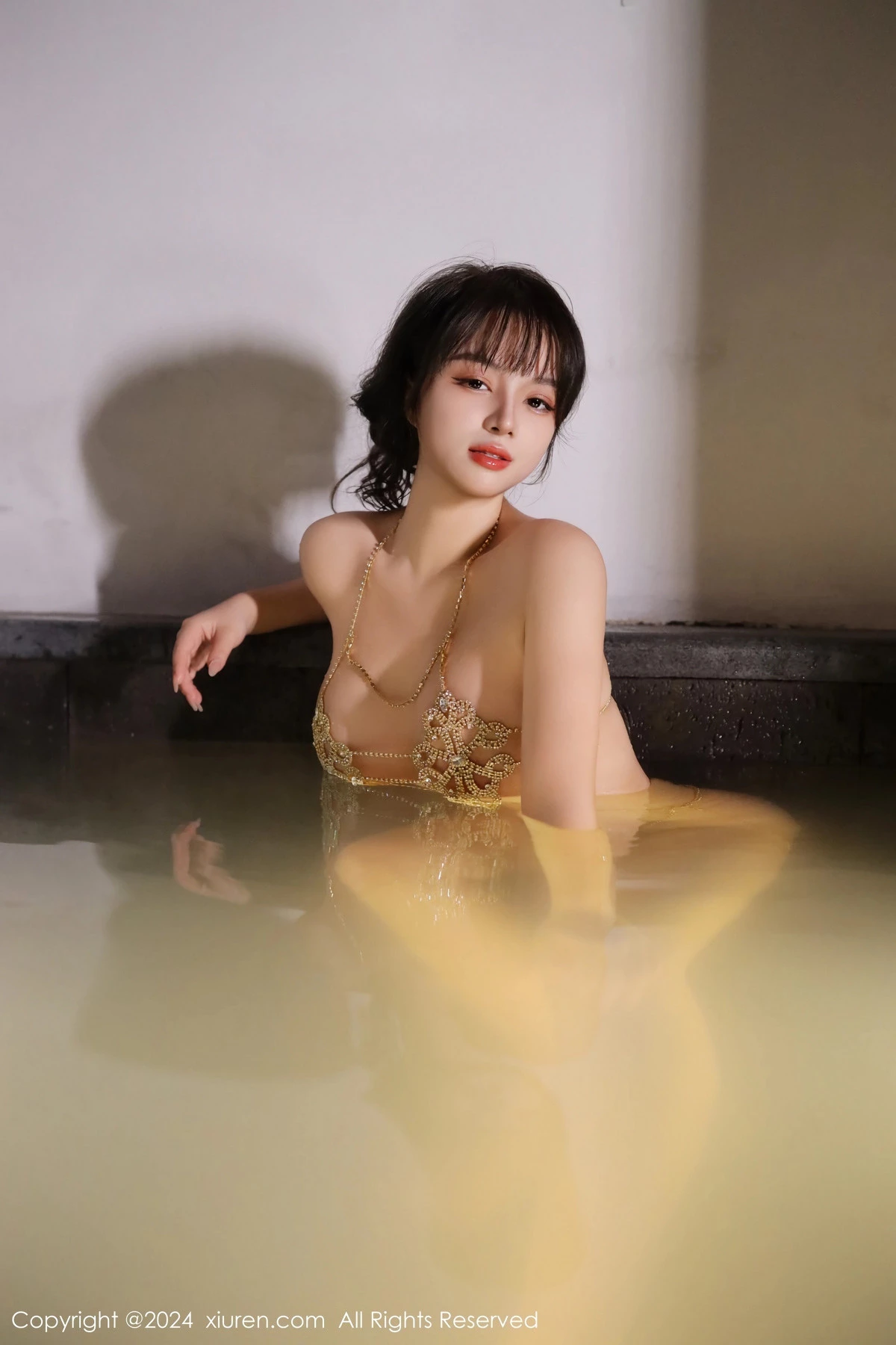 [[XiuRen秀人网]秀人网]No.8075_模特沈思怡室内温泉性感链式情趣服饰秀惹火身材极致诱惑写真74P