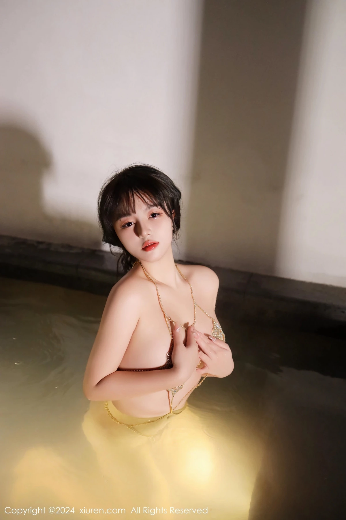 [[XiuRen秀人网]秀人网]No.8075_模特沈思怡室内温泉性感链式情趣服饰秀惹火身材极致诱惑写真74P