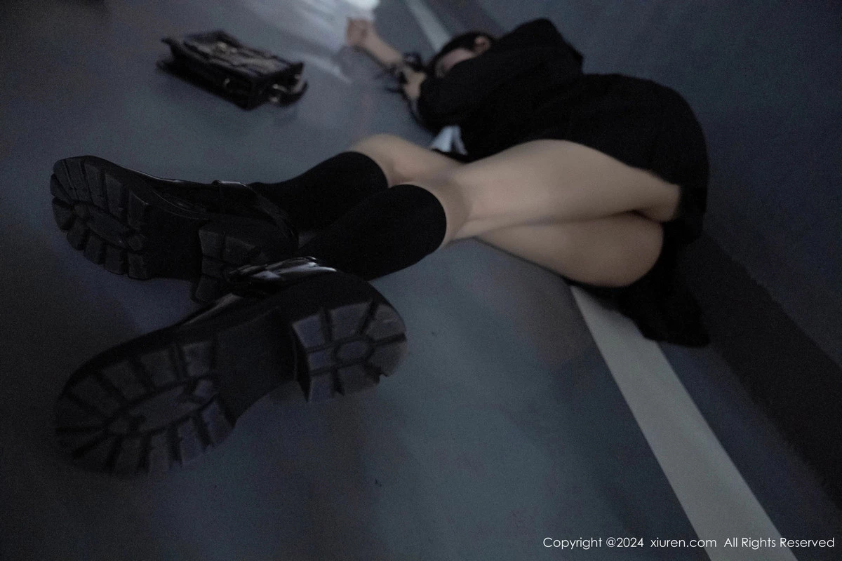 [[XiuRen秀人网]秀人网]No.8080_女神杨晨晨Yome性感黑色制服露黄色内衣秀丰腴身材完美诱惑写真90P