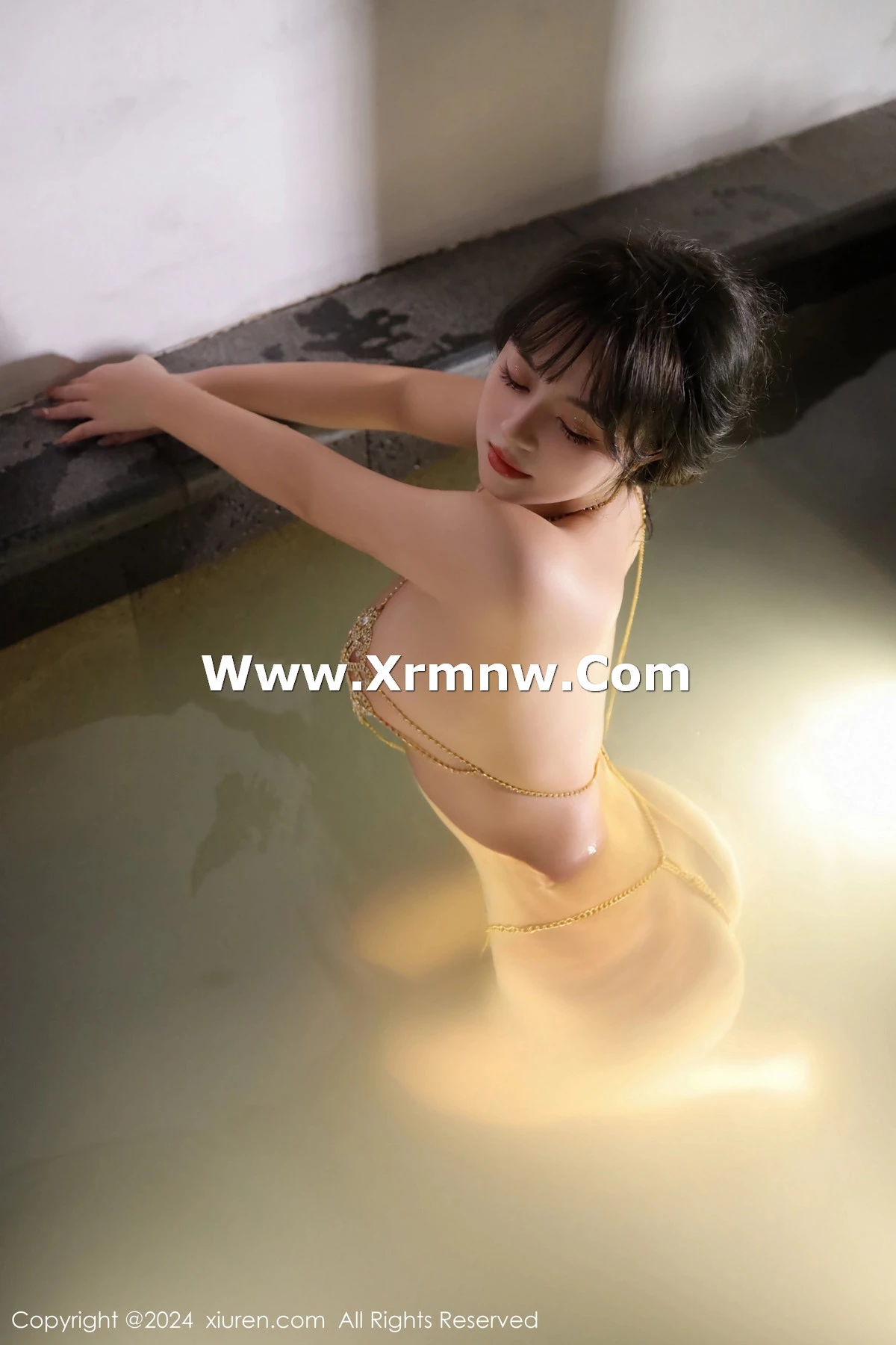 [[XiuRen秀人网]秀人网]No.8075_模特沈思怡室内温泉性感链式情趣服饰秀惹火身材极致诱惑写真74P