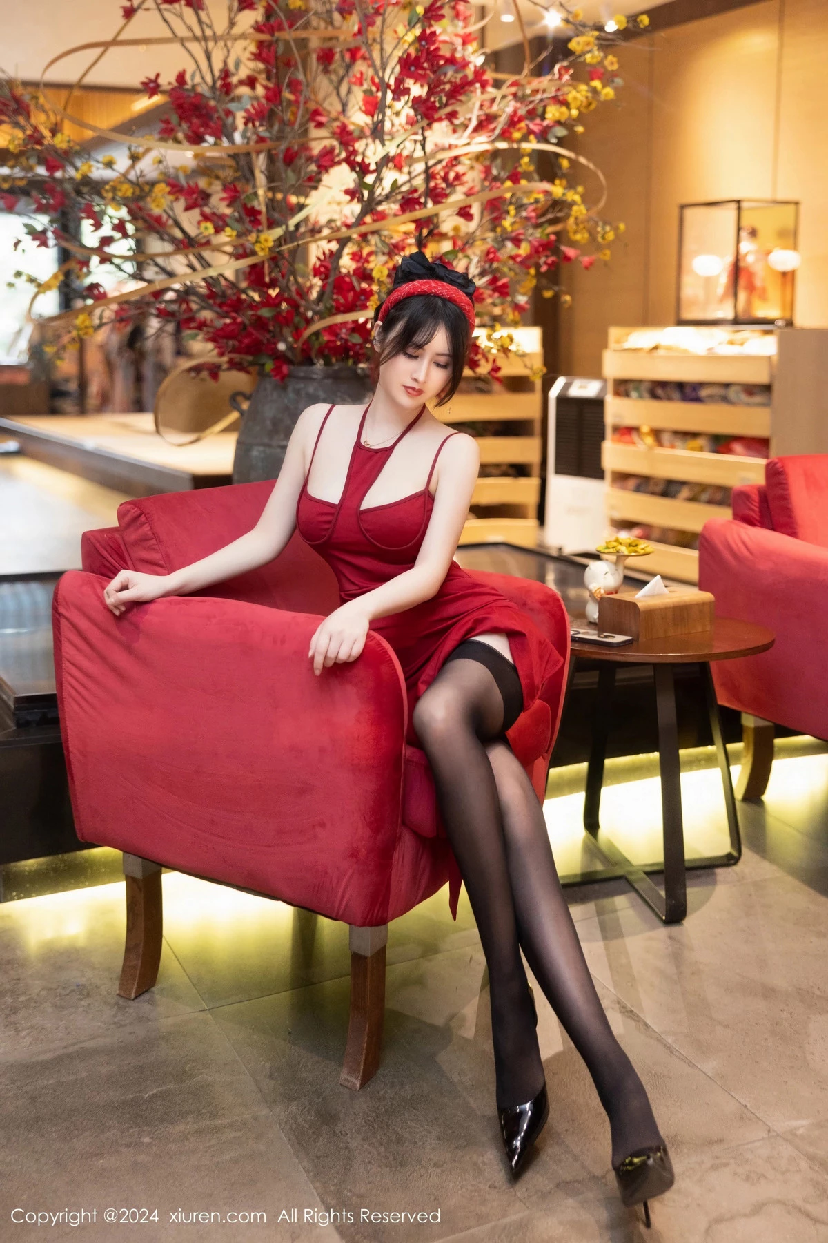 [[XiuRen秀人网]秀人网]No.8078_模特诗诗kiki新年主题性感红色情趣短裙配黑丝吊袜迷人诱惑写真78P