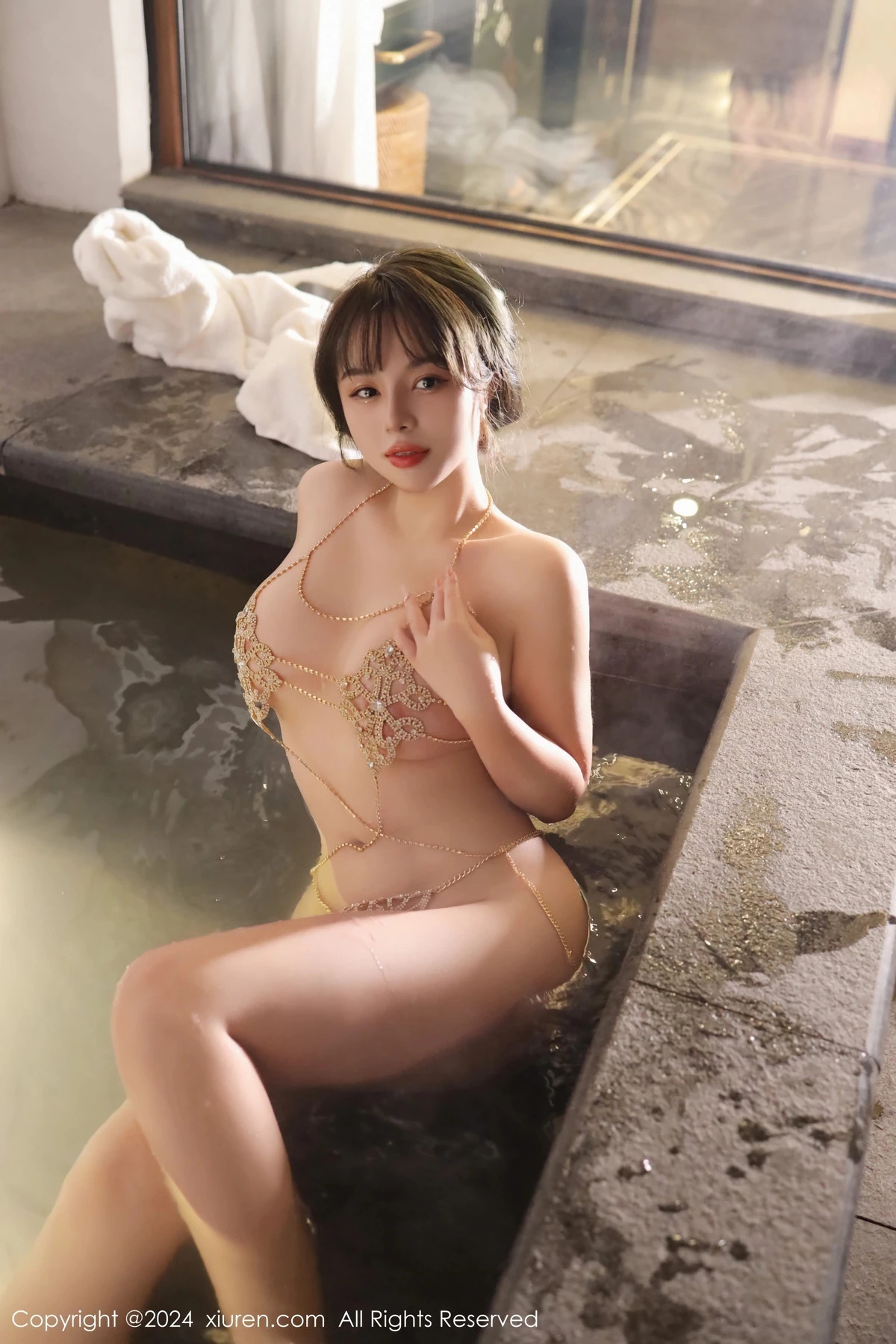 [[XiuRen秀人网]秀人网]No.8075_模特沈思怡室内温泉性感链式情趣服饰秀惹火身材极致诱惑写真74P