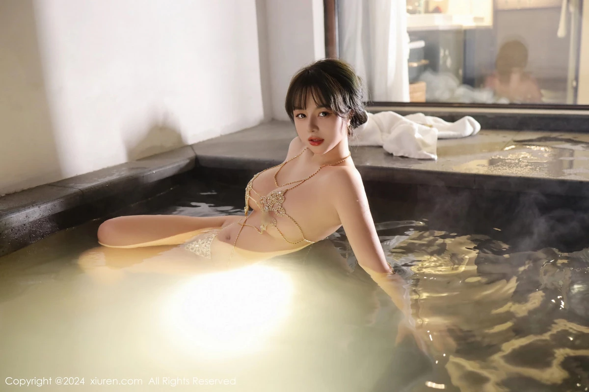 [[XiuRen秀人网]秀人网]No.8075_模特沈思怡室内温泉性感链式情趣服饰秀惹火身材极致诱惑写真74P