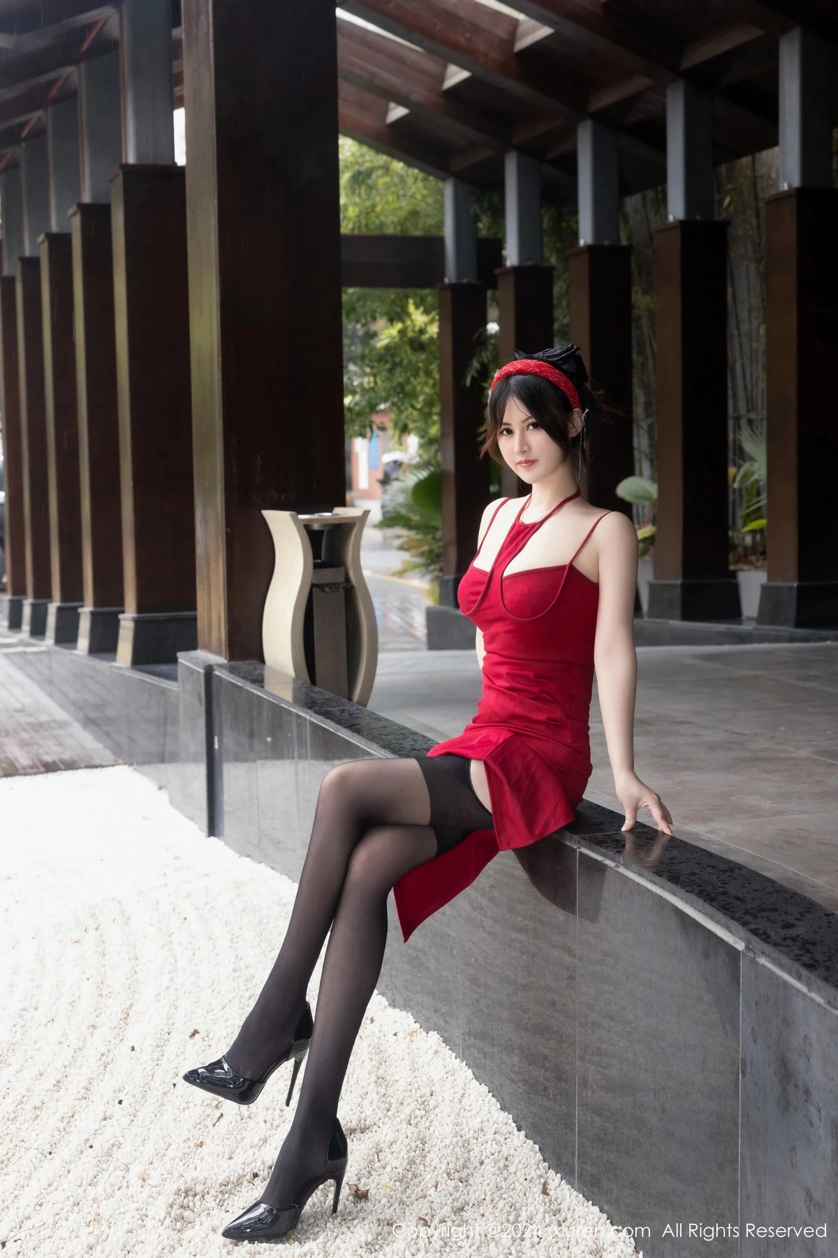 [[XiuRen秀人网]秀人网]No.8078_模特诗诗kiki新年主题性感红色情趣短裙配黑丝吊袜迷人诱惑写真78P