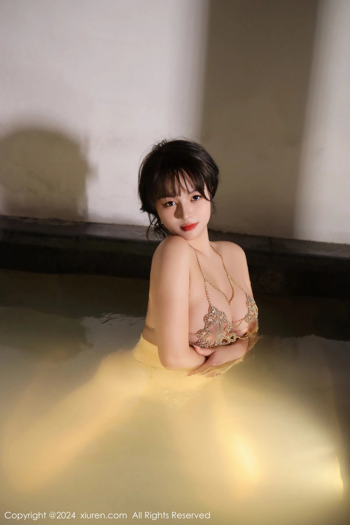 [[XiuRen秀人网]秀人网]No.8075_模特沈思怡室内温泉性感链式情趣服饰秀惹火身材极致诱惑写真74P