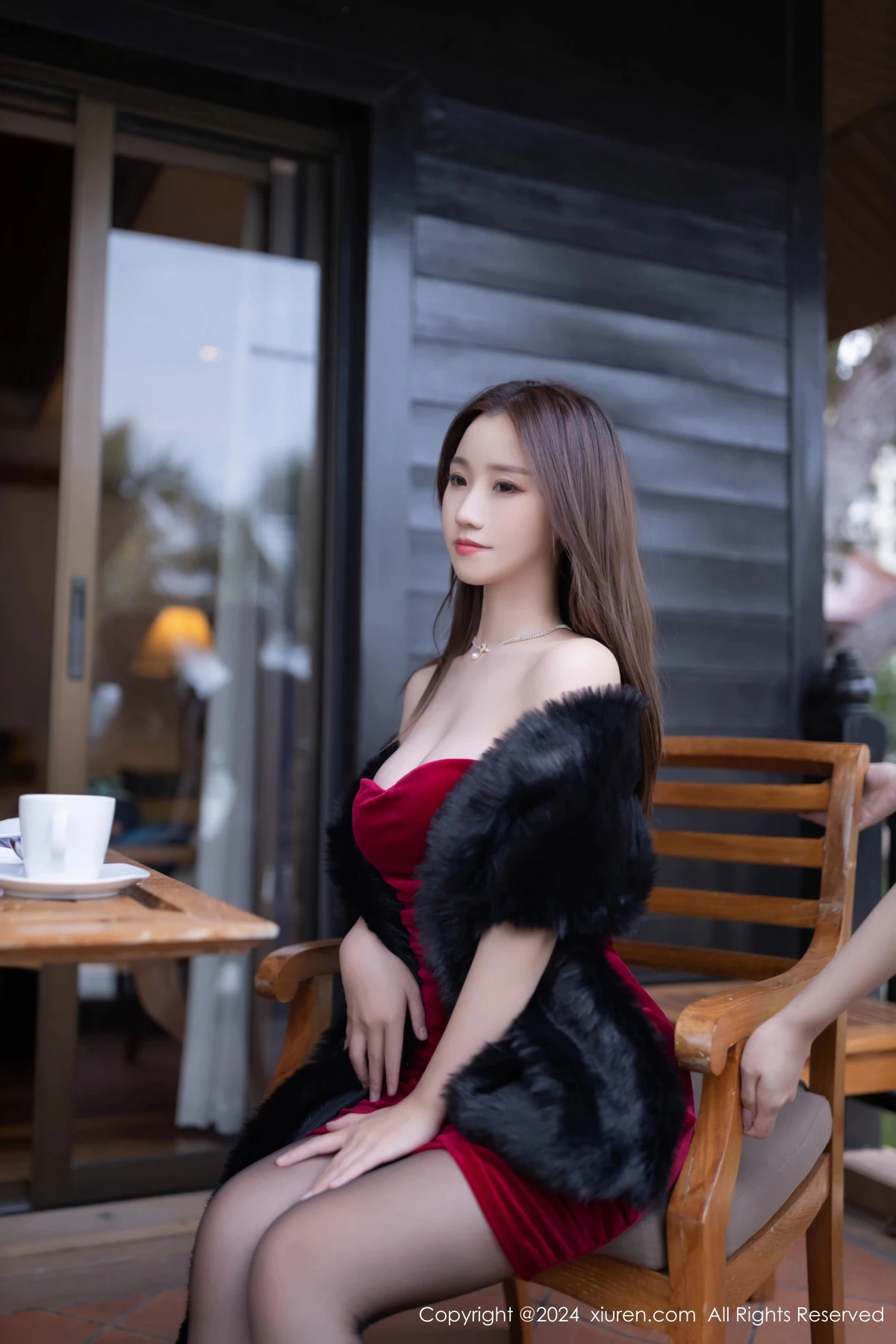 [[XiuRen秀人网]秀人网]No.8077_模特杏子Yada性感红色连衣短裙露黑色内衣秀曼妙身姿诱惑写真82P