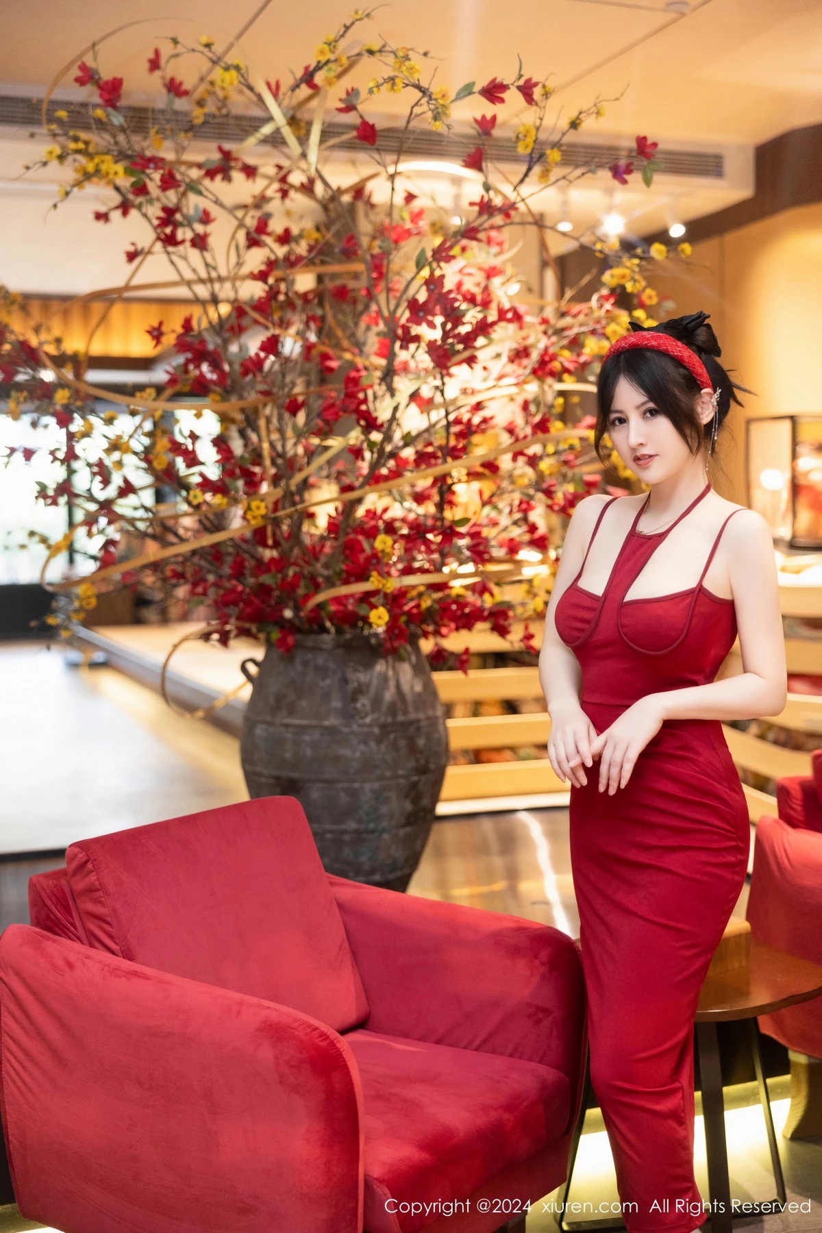 [[XiuRen秀人网]秀人网]No.8078_模特诗诗kiki新年主题性感红色情趣短裙配黑丝吊袜迷人诱惑写真78P