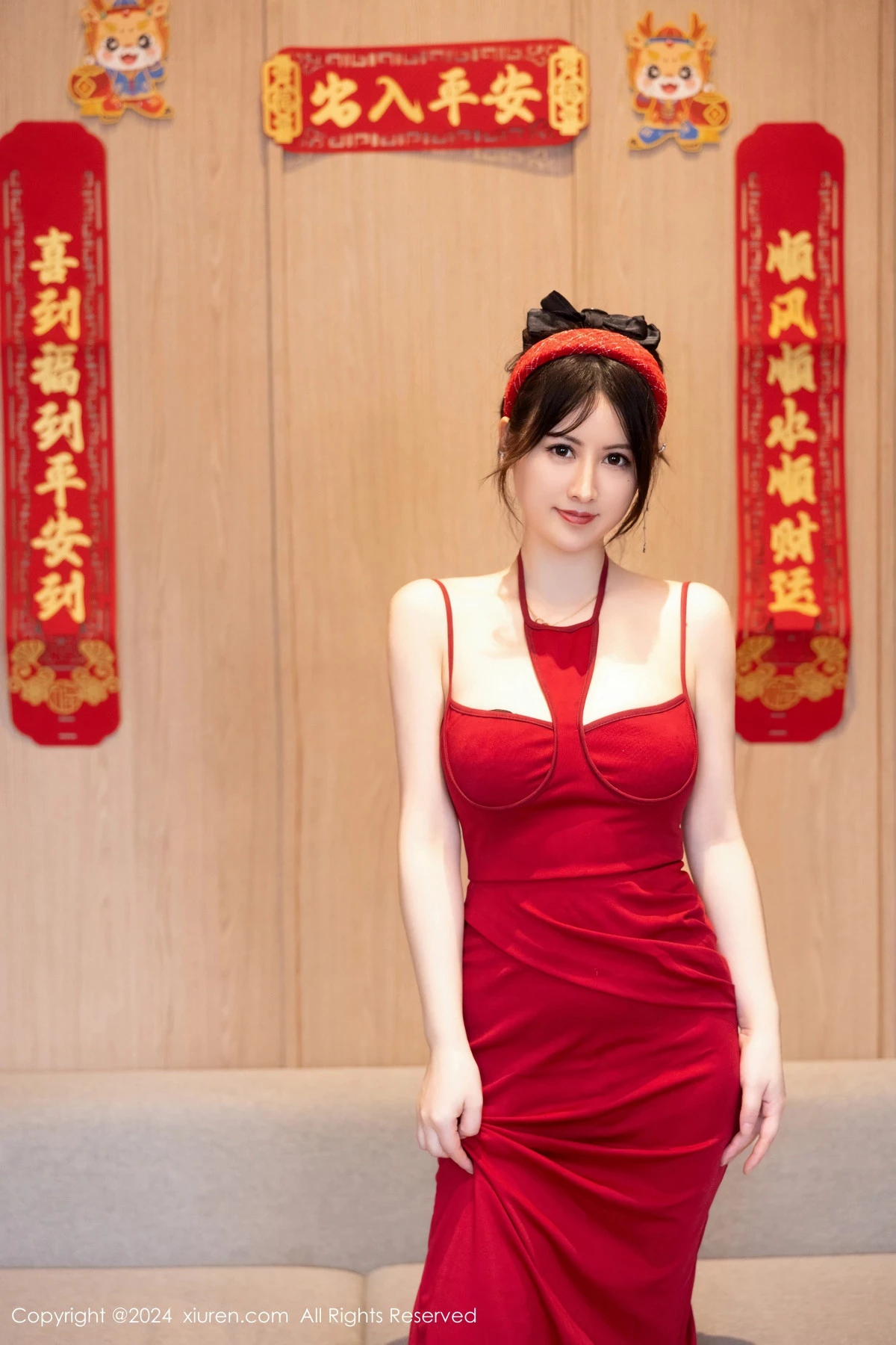 [[XiuRen秀人网]秀人网]No.8078_模特诗诗kiki新年主题性感红色情趣短裙配黑丝吊袜迷人诱惑写真78P