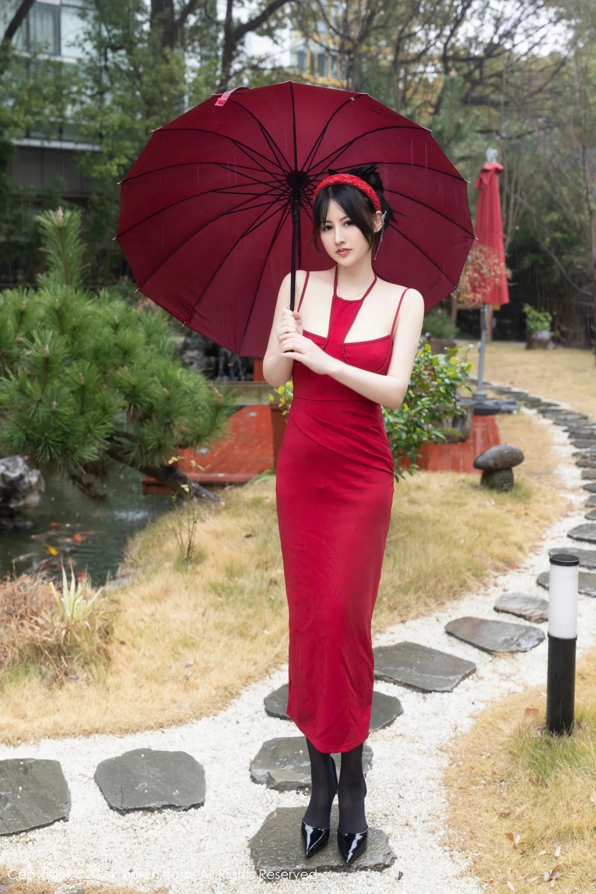 [[XiuRen秀人网]秀人网]No.8078_模特诗诗kiki新年主题性感红色情趣短裙配黑丝吊袜迷人诱惑写真78P