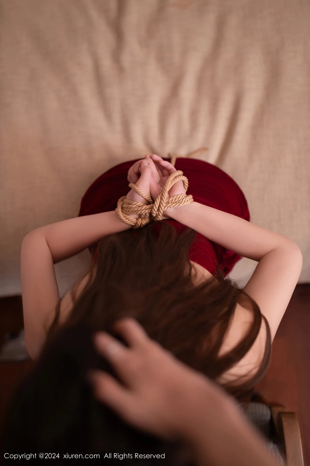 [[XiuRen秀人网]秀人网]No.8077_模特杏子Yada性感红色连衣短裙露黑色内衣秀曼妙身姿诱惑写真82P