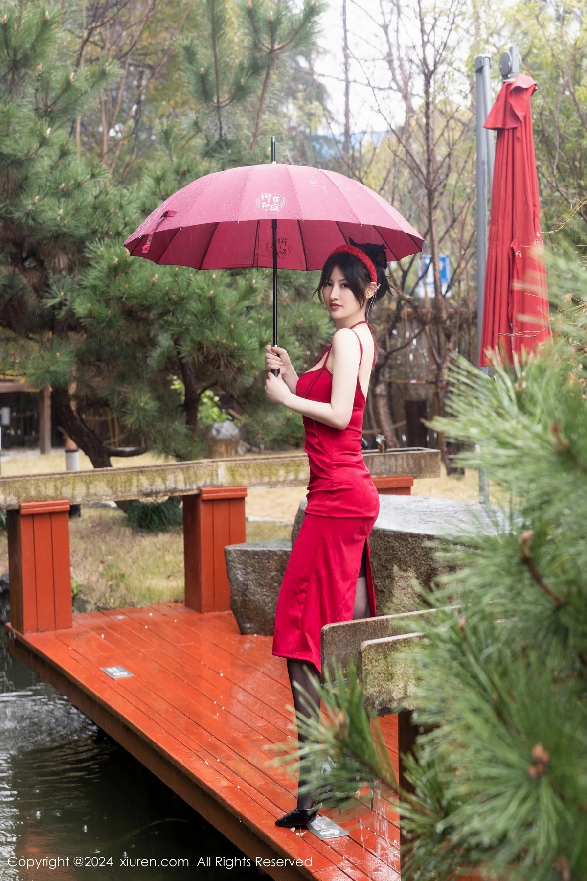 [[XiuRen秀人网]秀人网]No.8078_模特诗诗kiki新年主题性感红色情趣短裙配黑丝吊袜迷人诱惑写真78P