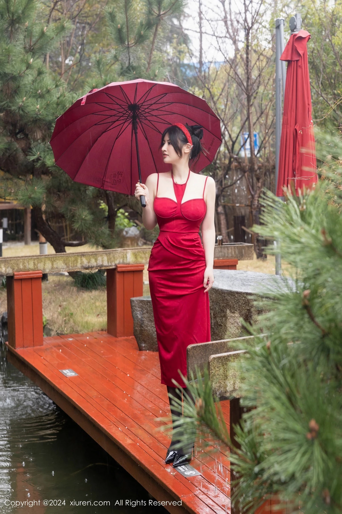 [[XiuRen秀人网]秀人网]No.8078_模特诗诗kiki新年主题性感红色情趣短裙配黑丝吊袜迷人诱惑写真78P