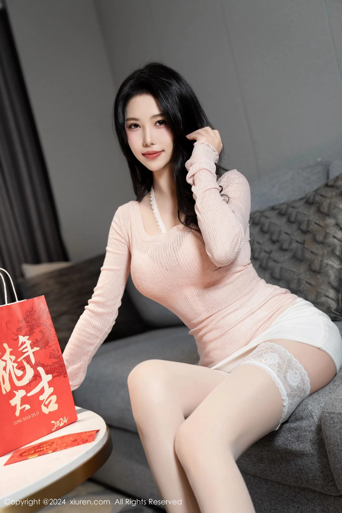 [[XiuRen秀人网]秀人网]No.8086_模特利世情节拍摄性感浅粉上衣配短裙露淡粉内衣完美诱惑写真105P