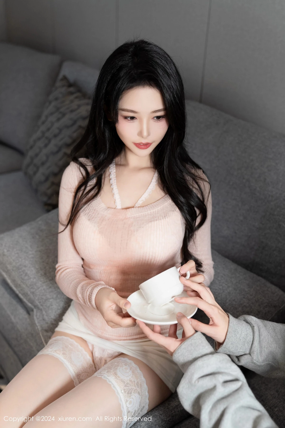 [[XiuRen秀人网]秀人网]No.8086_模特利世情节拍摄性感浅粉上衣配短裙露淡粉内衣完美诱惑写真105P