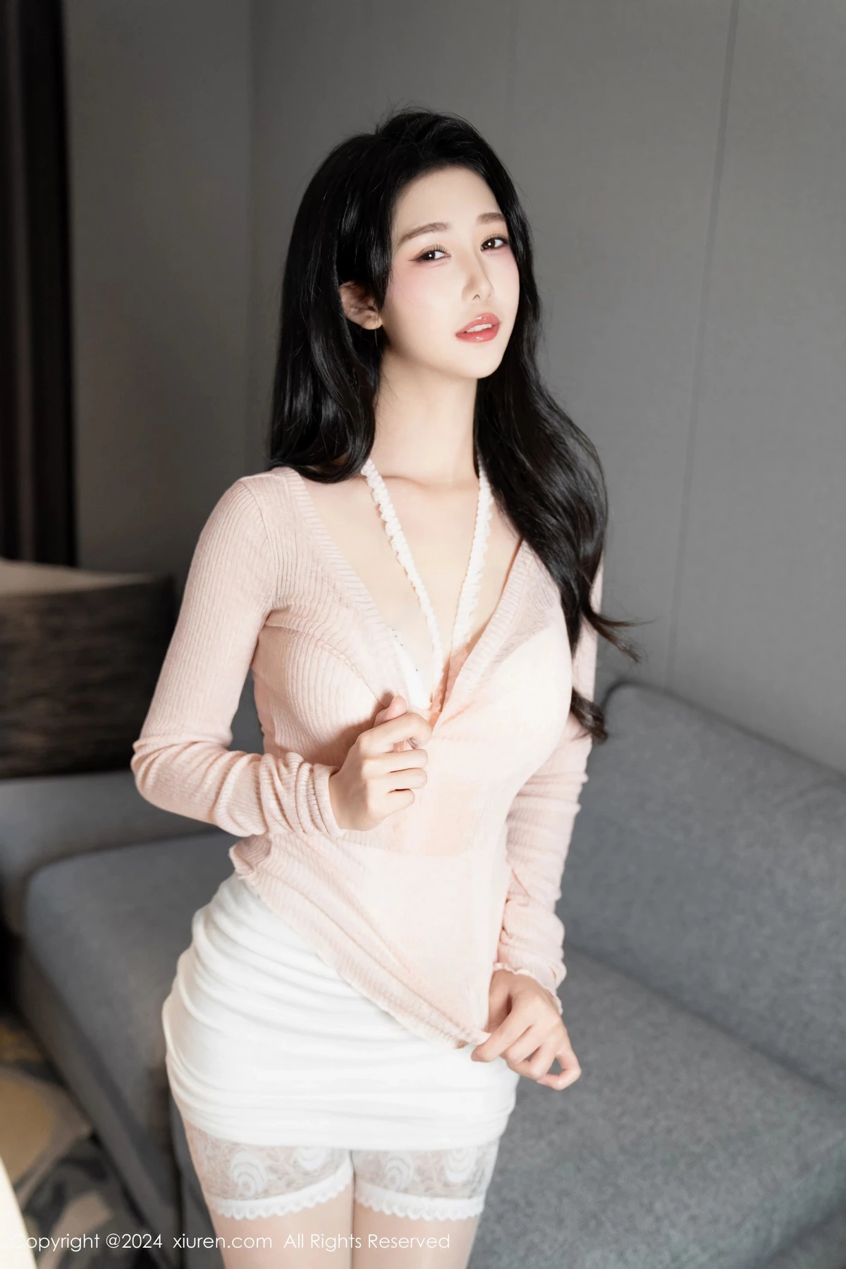 [[XiuRen秀人网]秀人网]No.8086_模特利世情节拍摄性感浅粉上衣配短裙露淡粉内衣完美诱惑写真105P