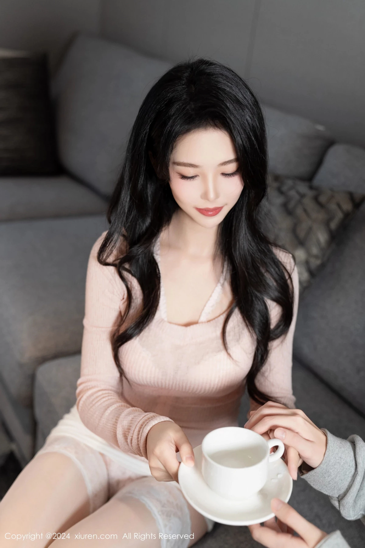 [[XiuRen秀人网]秀人网]No.8086_模特利世情节拍摄性感浅粉上衣配短裙露淡粉内衣完美诱惑写真105P