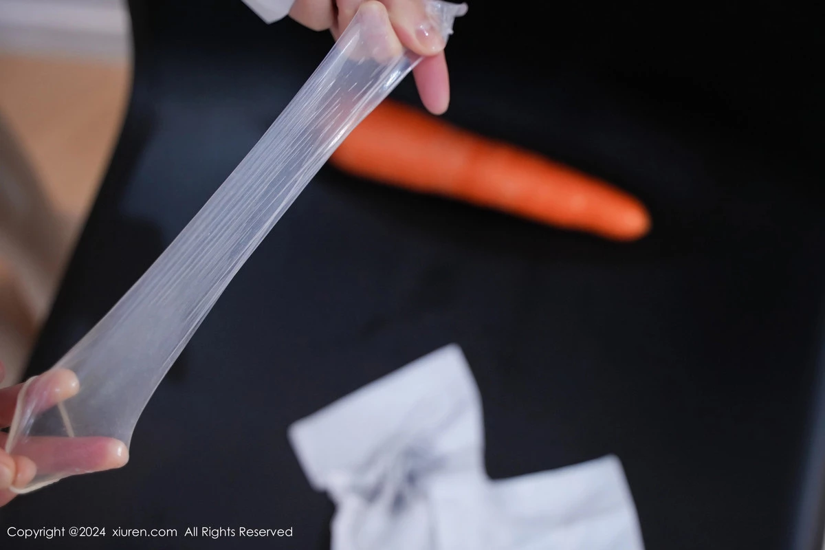 [[XiuRen秀人网]秀人网]No.8083_女神Carol周妍希性感白色上衣配肉丝吊袜秀丰满身材诱惑写真96P