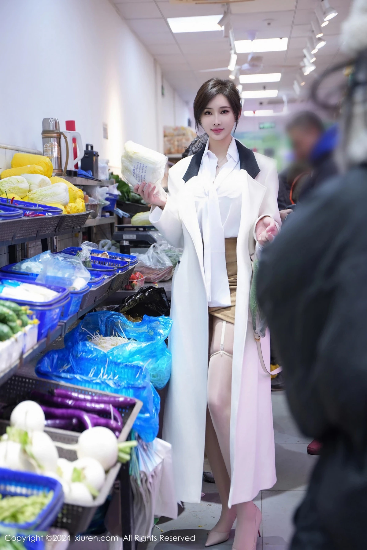 [[XiuRen秀人网]秀人网]No.8083_女神Carol周妍希性感白色上衣配肉丝吊袜秀丰满身材诱惑写真96P