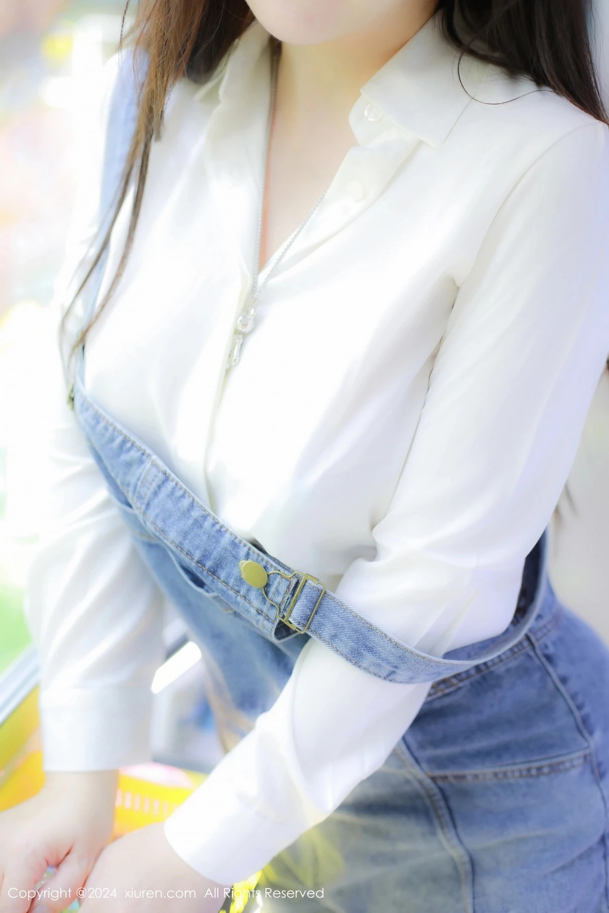 [[XiuRen秀人网]秀人网]No.8087_模特小薯条nienie电玩店场景性感牛仔背带裤秀曼妙身姿诱惑写真81P
