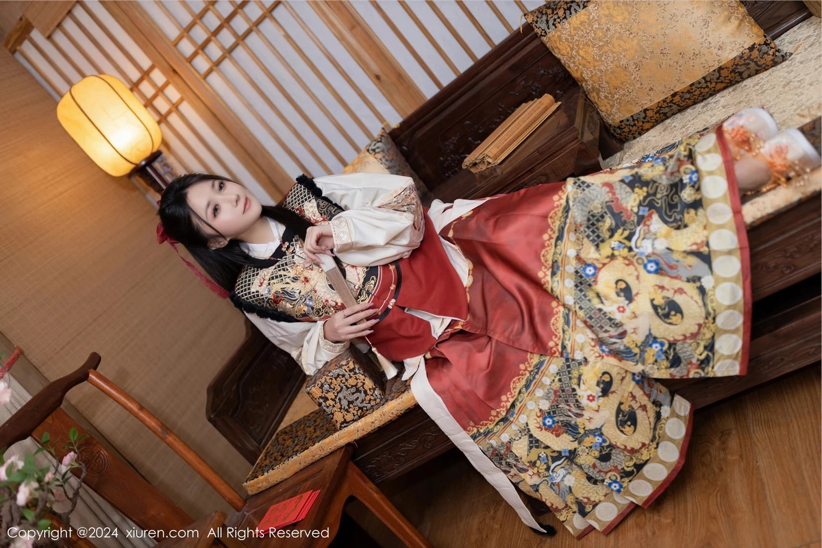 [[XiuRen秀人网]秀人网]No.8095_模特鱼子酱Fish贺新春主题红色服饰露红布兜秀曼妙身姿诱惑写真80P