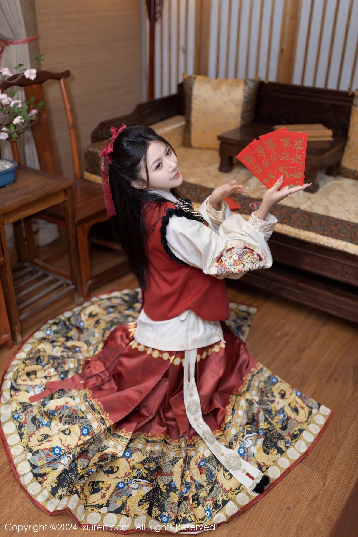 [[XiuRen秀人网]秀人网]No.8095_模特鱼子酱Fish贺新春主题红色服饰露红布兜秀曼妙身姿诱惑写真80P