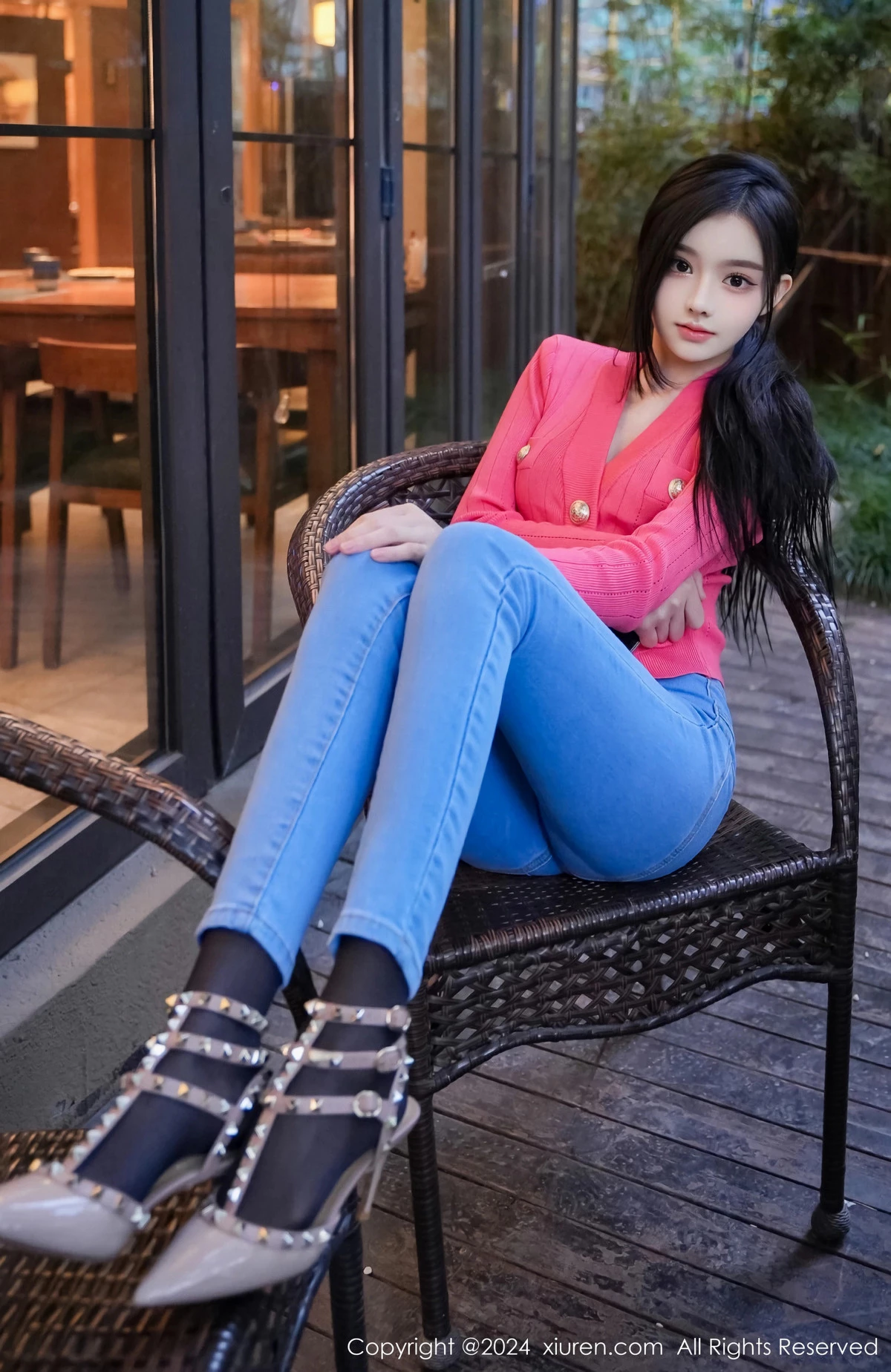 [[XiuRen秀人网]秀人网]No.8091_新人模特龙雪儿脱牛仔裤露性感黑色内衣配开档黑丝极致魅惑写真69P