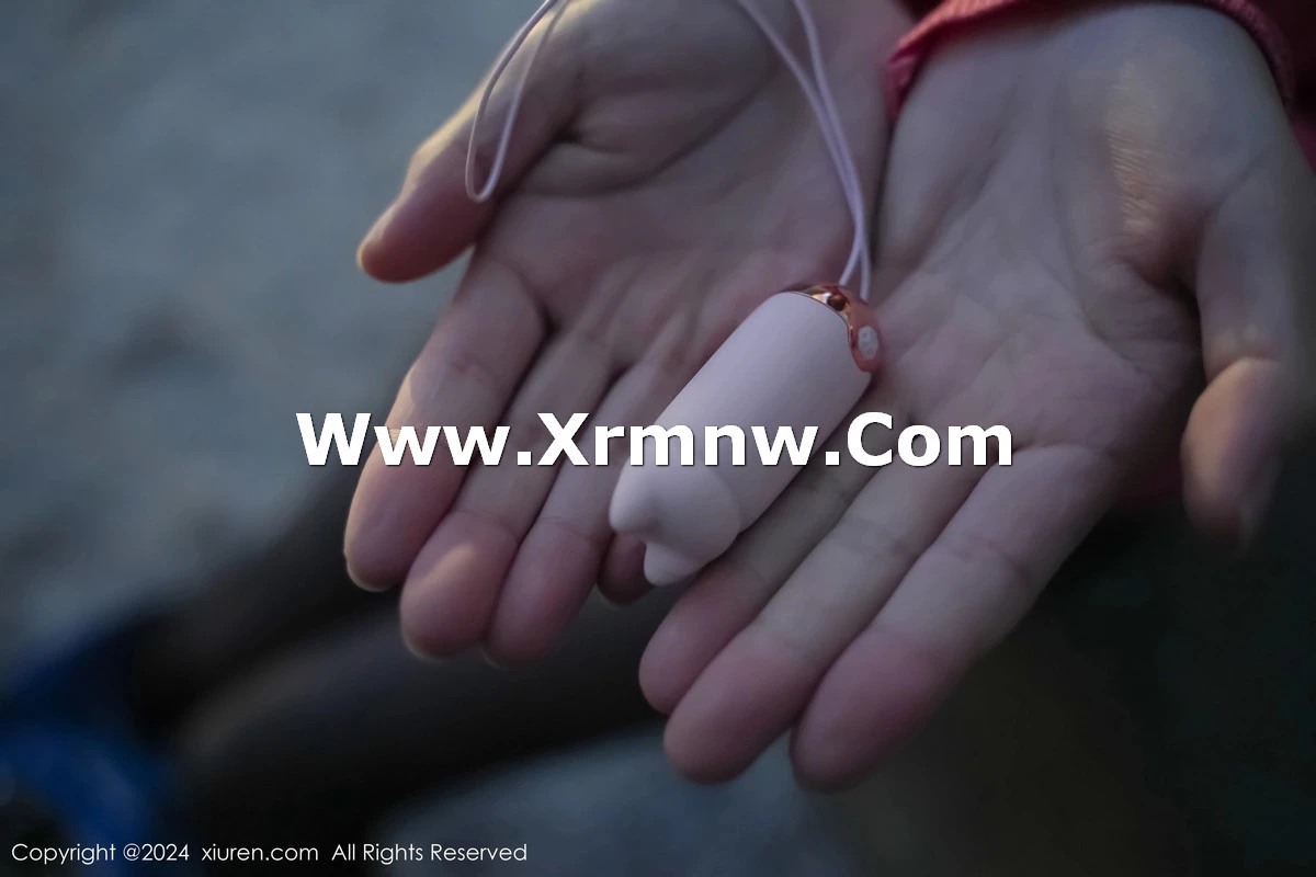 [[XiuRen秀人网]秀人网]No.8091_新人模特龙雪儿脱牛仔裤露性感黑色内衣配开档黑丝极致魅惑写真69P