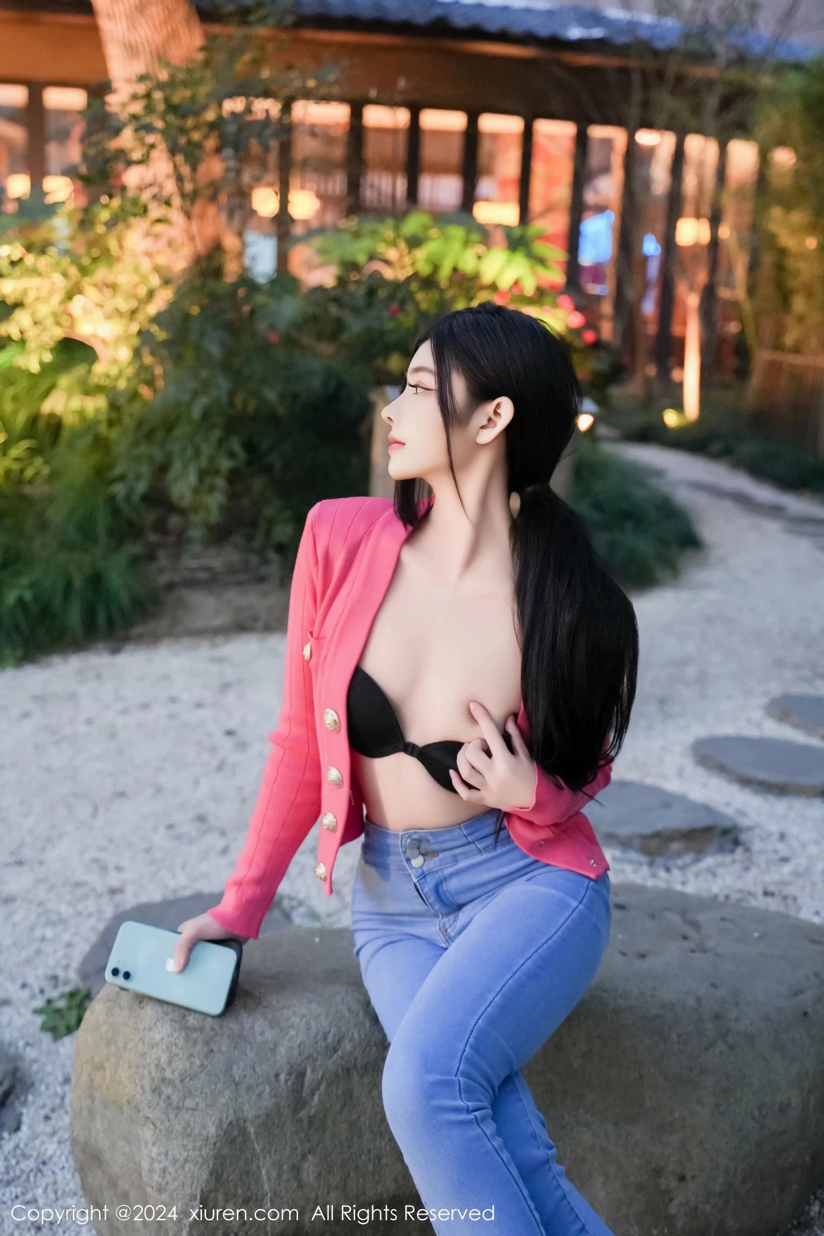 [[XiuRen秀人网]秀人网]No.8091_新人模特龙雪儿脱牛仔裤露性感黑色内衣配开档黑丝极致魅惑写真69P