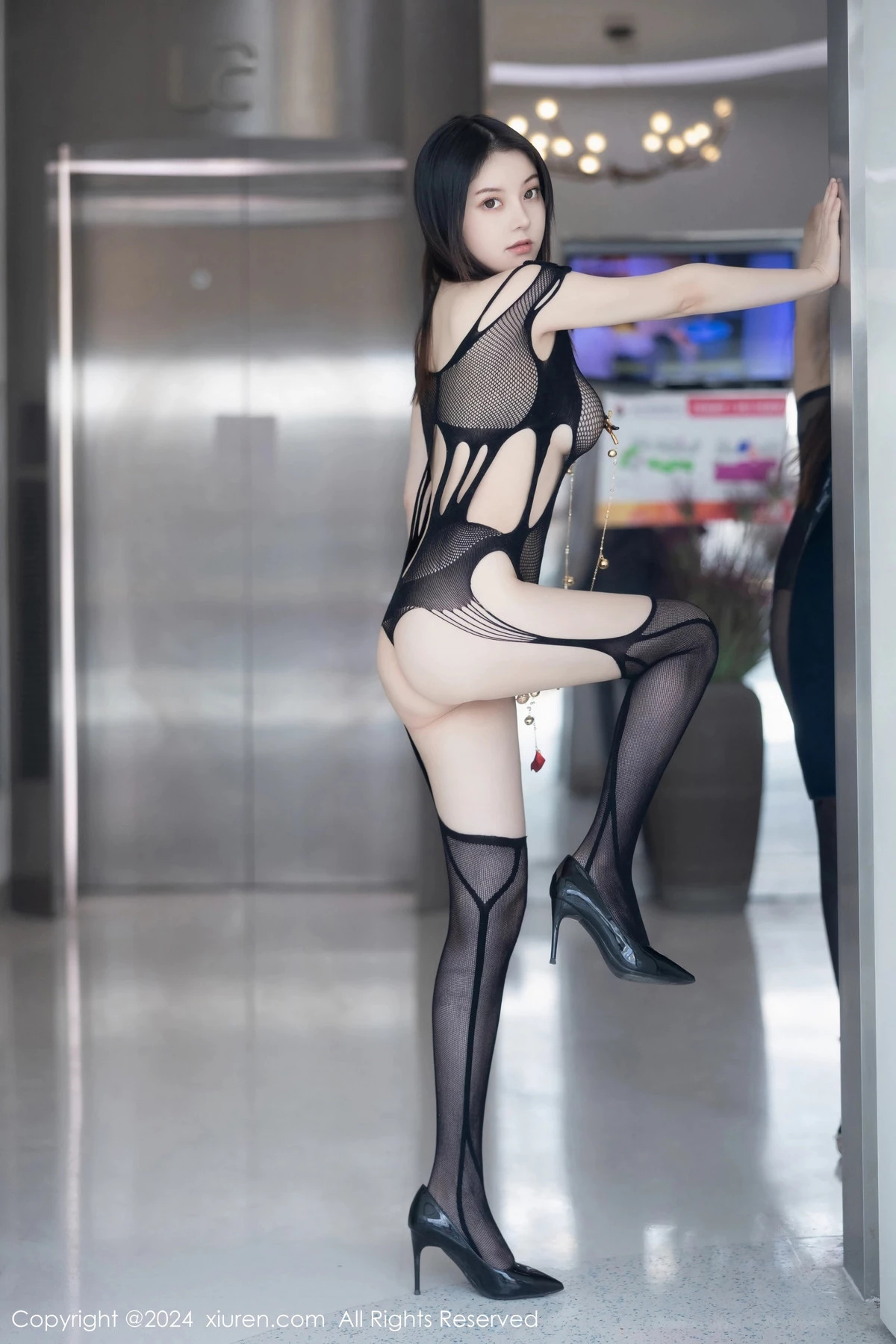 [[XiuRen秀人网]秀人网]No.8099_模特合集豆瓣酱商场场景性感黑色情趣服饰秀惹火身材诱惑写真84P