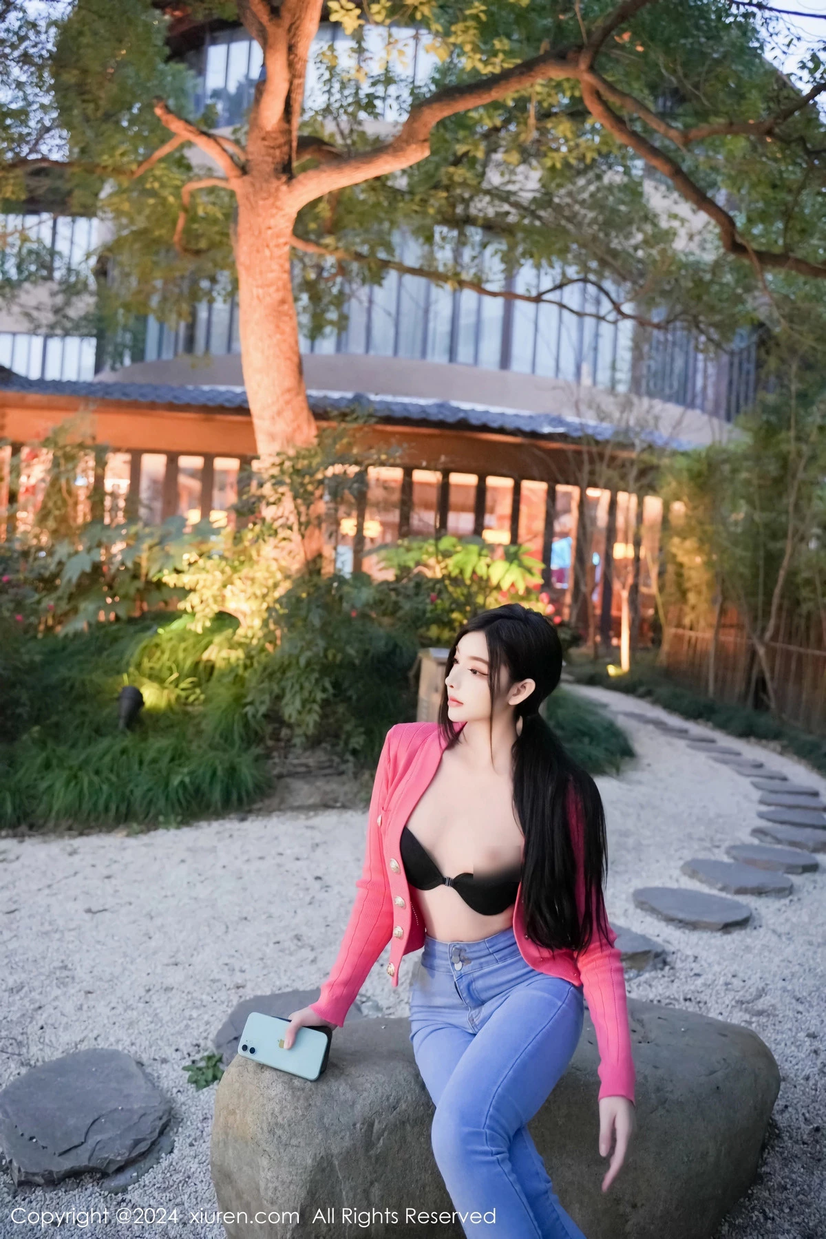 [[XiuRen秀人网]秀人网]No.8091_新人模特龙雪儿脱牛仔裤露性感黑色内衣配开档黑丝极致魅惑写真69P