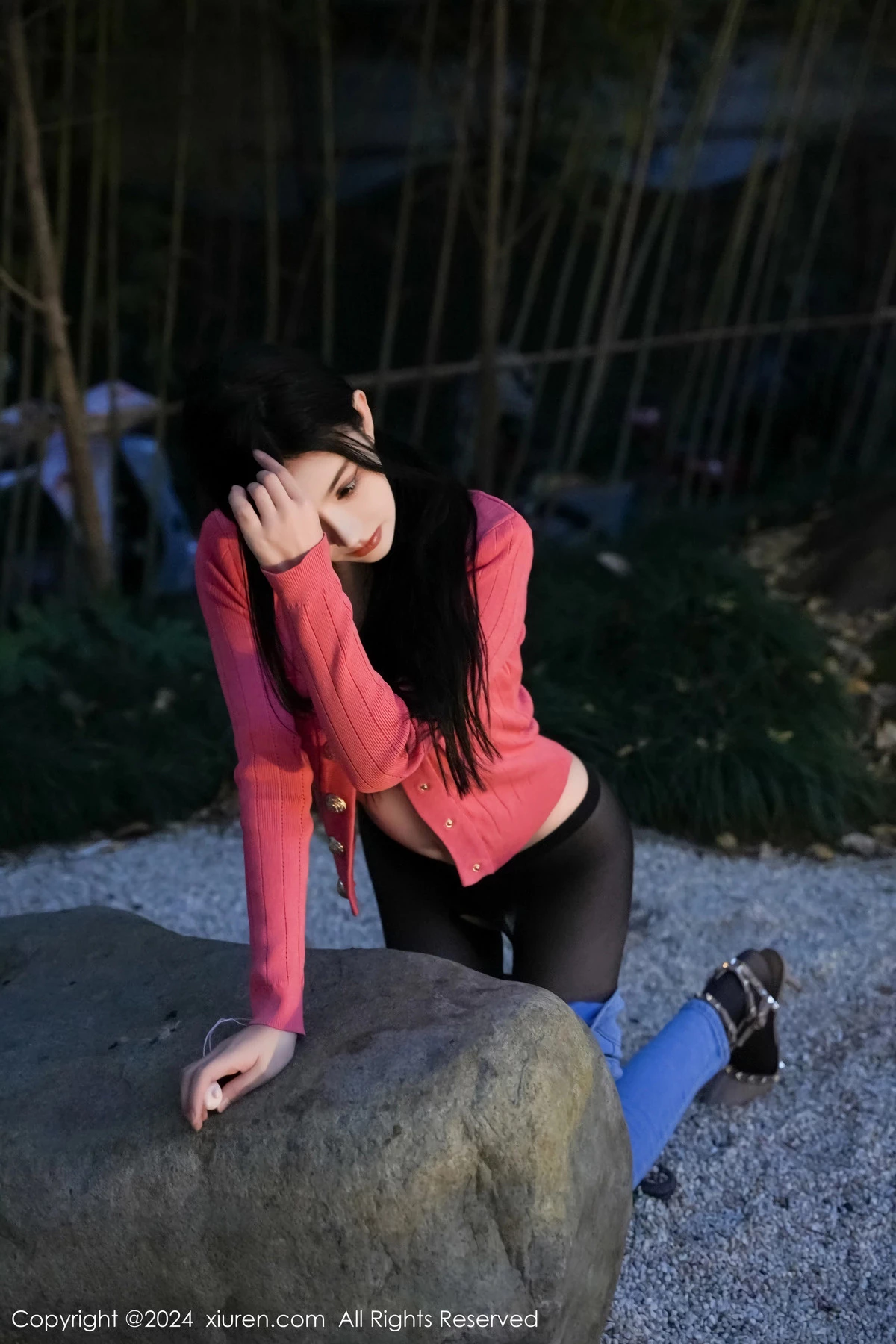 [[XiuRen秀人网]秀人网]No.8091_新人模特龙雪儿脱牛仔裤露性感黑色内衣配开档黑丝极致魅惑写真69P