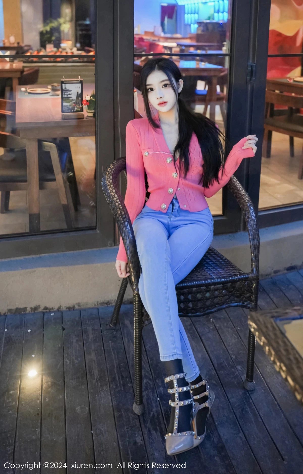 [[XiuRen秀人网]秀人网]No.8091_新人模特龙雪儿脱牛仔裤露性感黑色内衣配开档黑丝极致魅惑写真69P