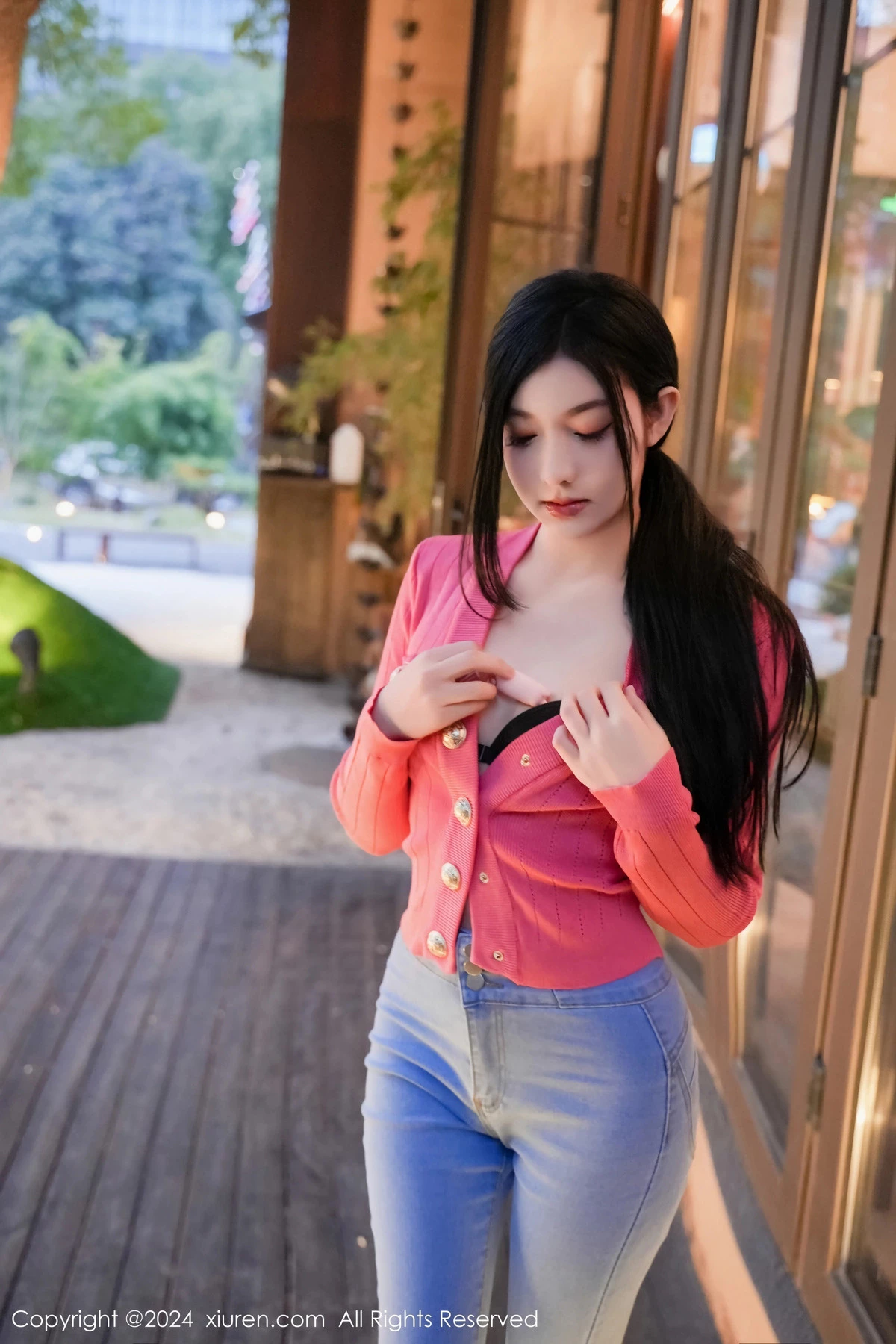 [[XiuRen秀人网]秀人网]No.8091_新人模特龙雪儿脱牛仔裤露性感黑色内衣配开档黑丝极致魅惑写真69P