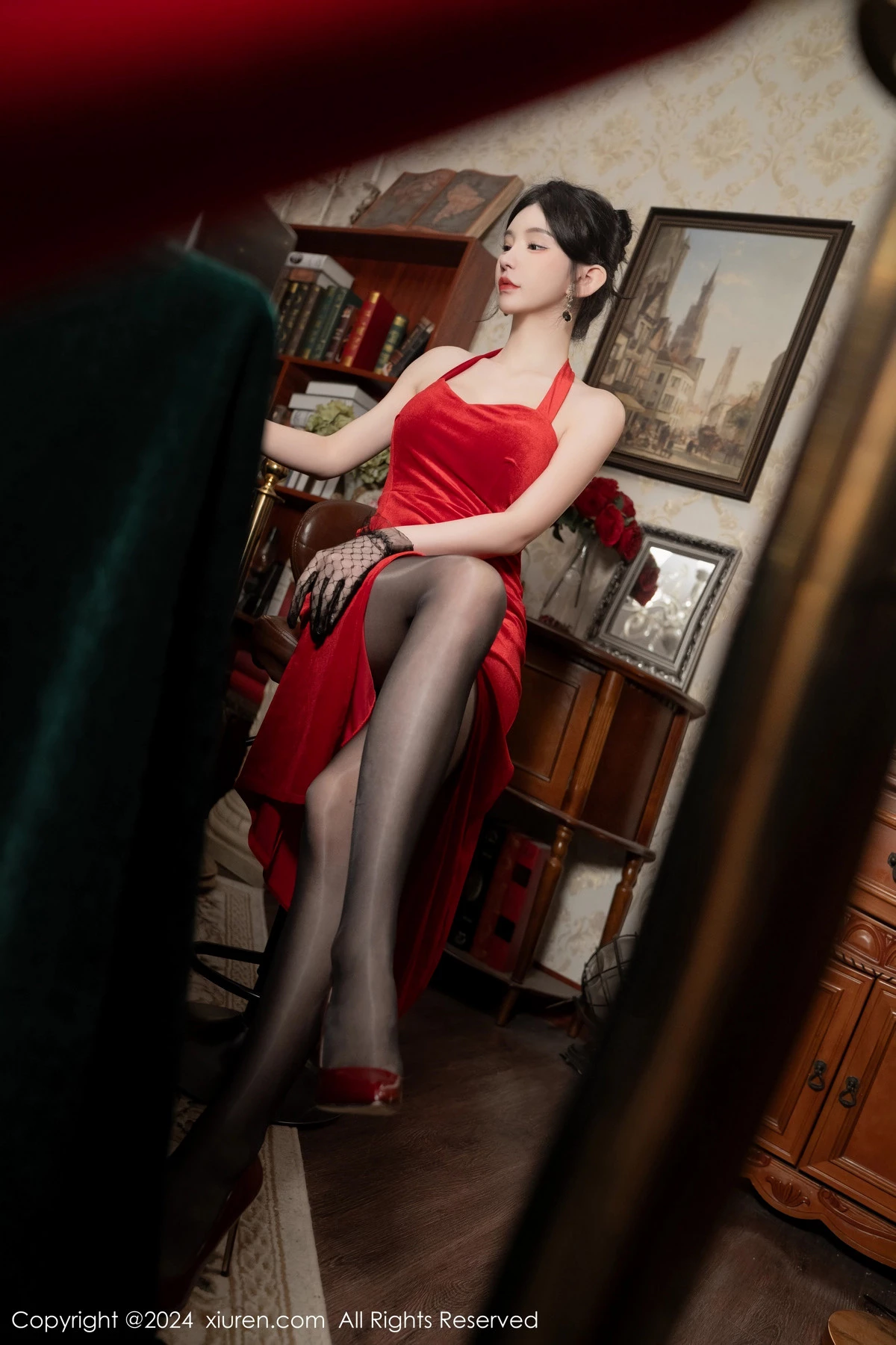 [[XiuRen秀人网]秀人网]No.8097_女神周于希Sally荷官角色扮演红色露肩服饰配无内黑丝诱惑写真106P