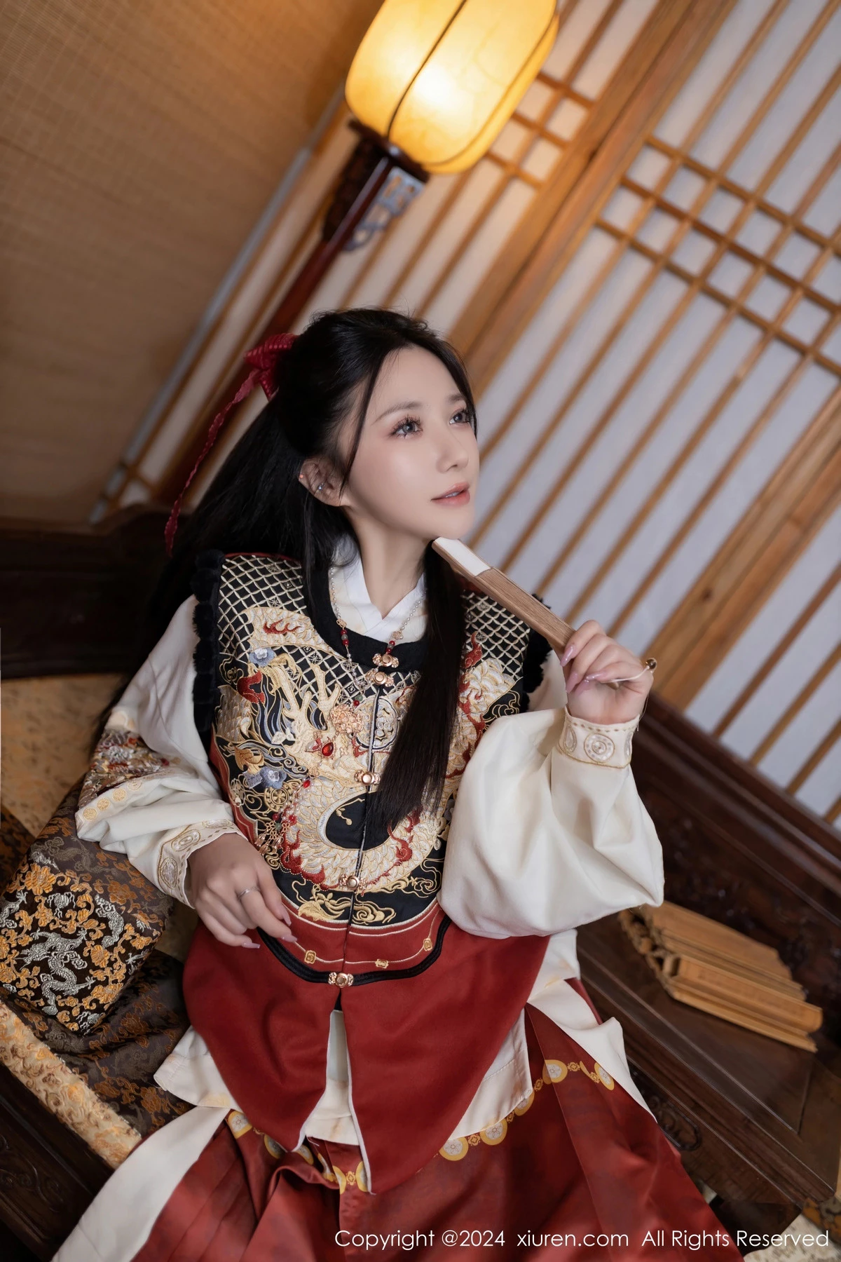 [[XiuRen秀人网]秀人网]No.8095_模特鱼子酱Fish贺新春主题红色服饰露红布兜秀曼妙身姿诱惑写真80P