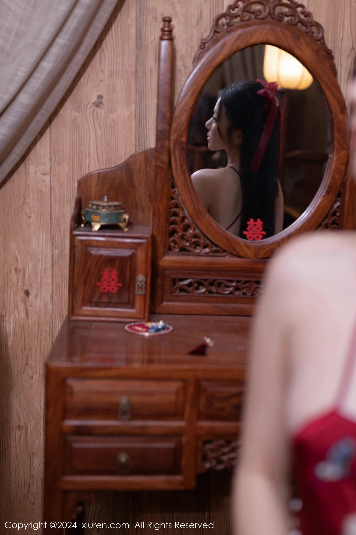 [[XiuRen秀人网]秀人网]No.8095_模特鱼子酱Fish贺新春主题红色服饰露红布兜秀曼妙身姿诱惑写真80P