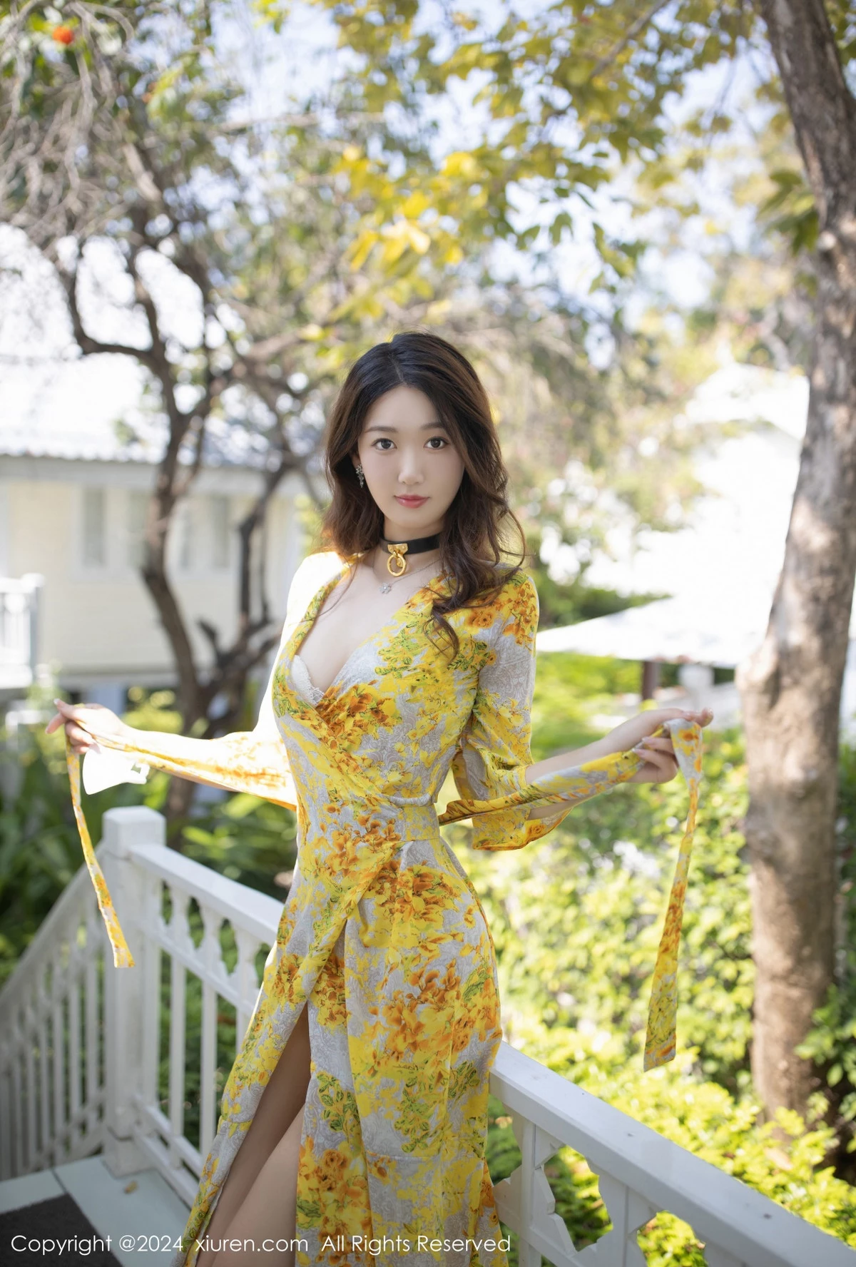 [[XiuRen秀人网]秀人网]No.8001_模特唐安琪性感黄色长裙露白色蕾丝内衣配原色丝袜迷人诱惑写真80P