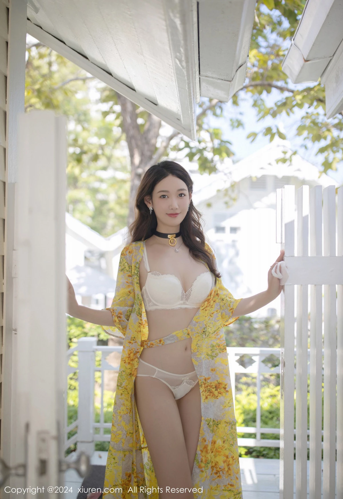 [[XiuRen秀人网]秀人网]No.8001_模特唐安琪性感黄色长裙露白色蕾丝内衣配原色丝袜迷人诱惑写真80P