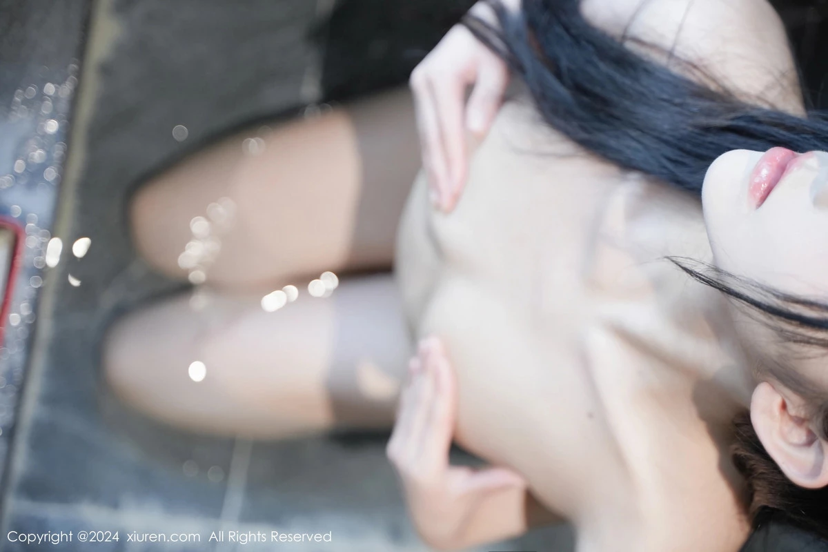 [[XiuRen秀人网]秀人网]No.7996_新人模特伊雪儿户外性感深色花纹比基尼秀完美身材靓丽迷人写真58P