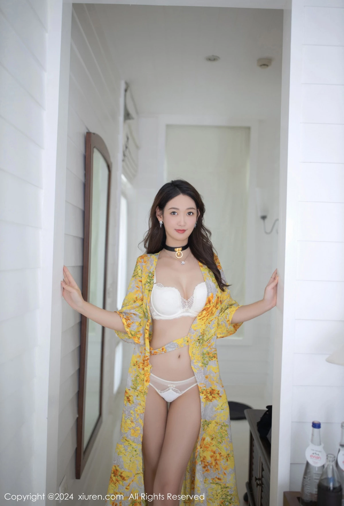 [[XiuRen秀人网]秀人网]No.8001_模特唐安琪性感黄色长裙露白色蕾丝内衣配原色丝袜迷人诱惑写真80P