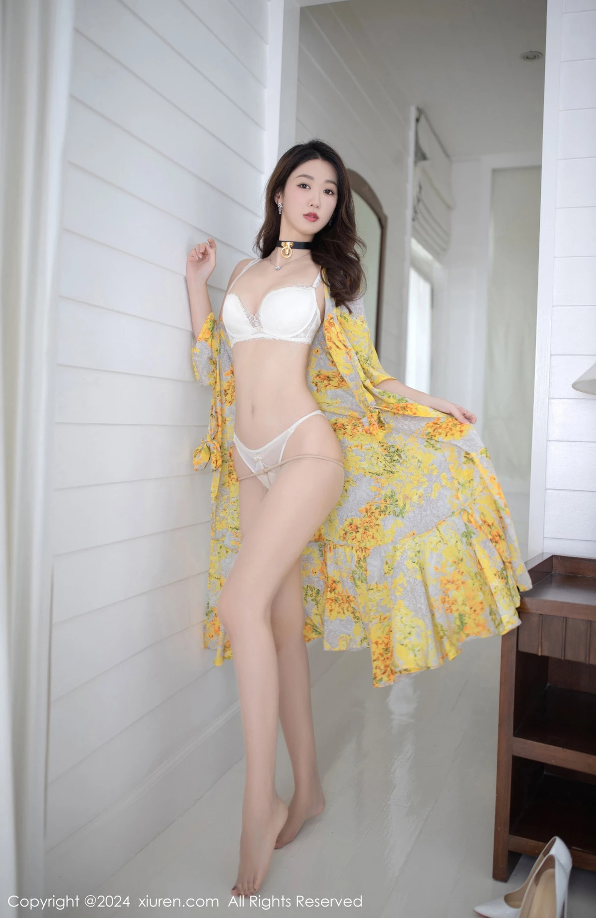 [[XiuRen秀人网]秀人网]No.8001_模特唐安琪性感黄色长裙露白色蕾丝内衣配原色丝袜迷人诱惑写真80P