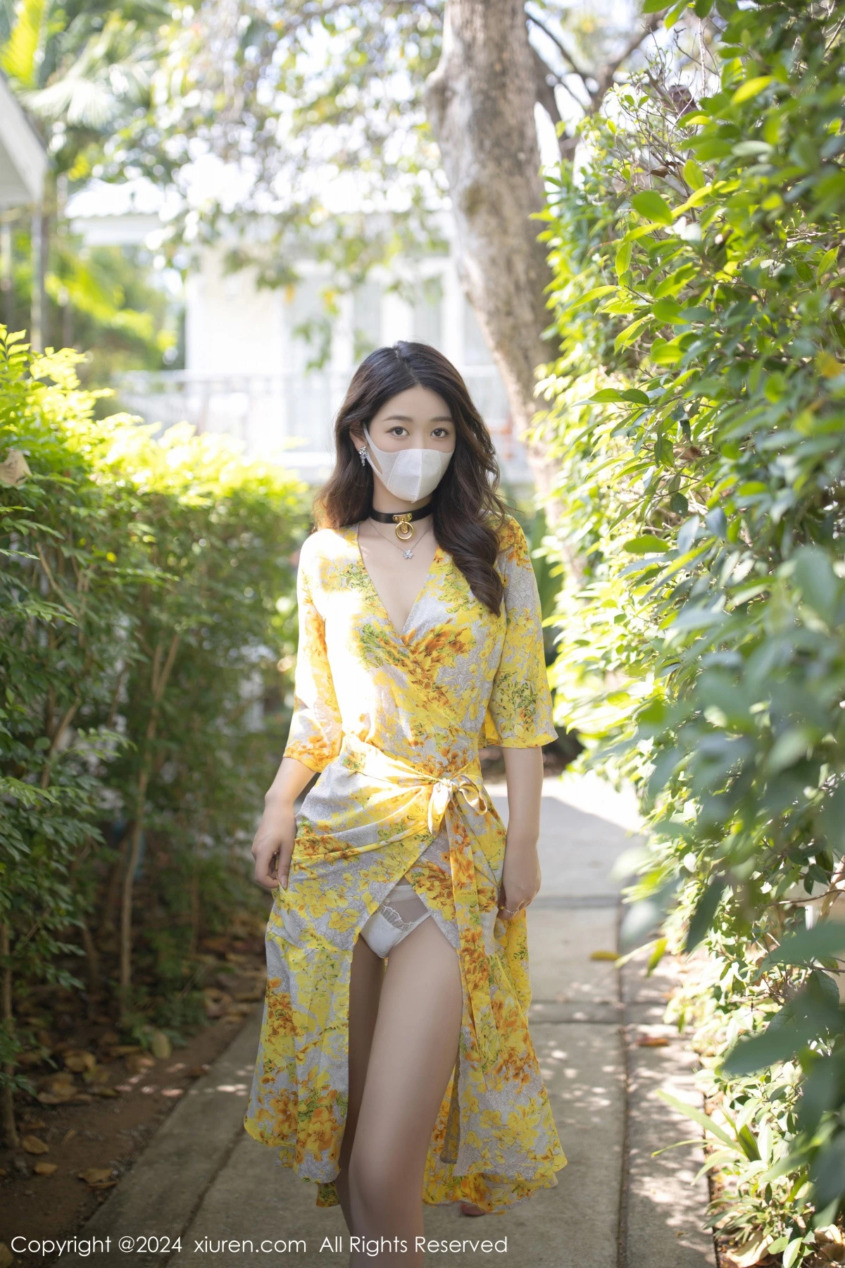 [[XiuRen秀人网]秀人网]No.8001_模特唐安琪性感黄色长裙露白色蕾丝内衣配原色丝袜迷人诱惑写真80P