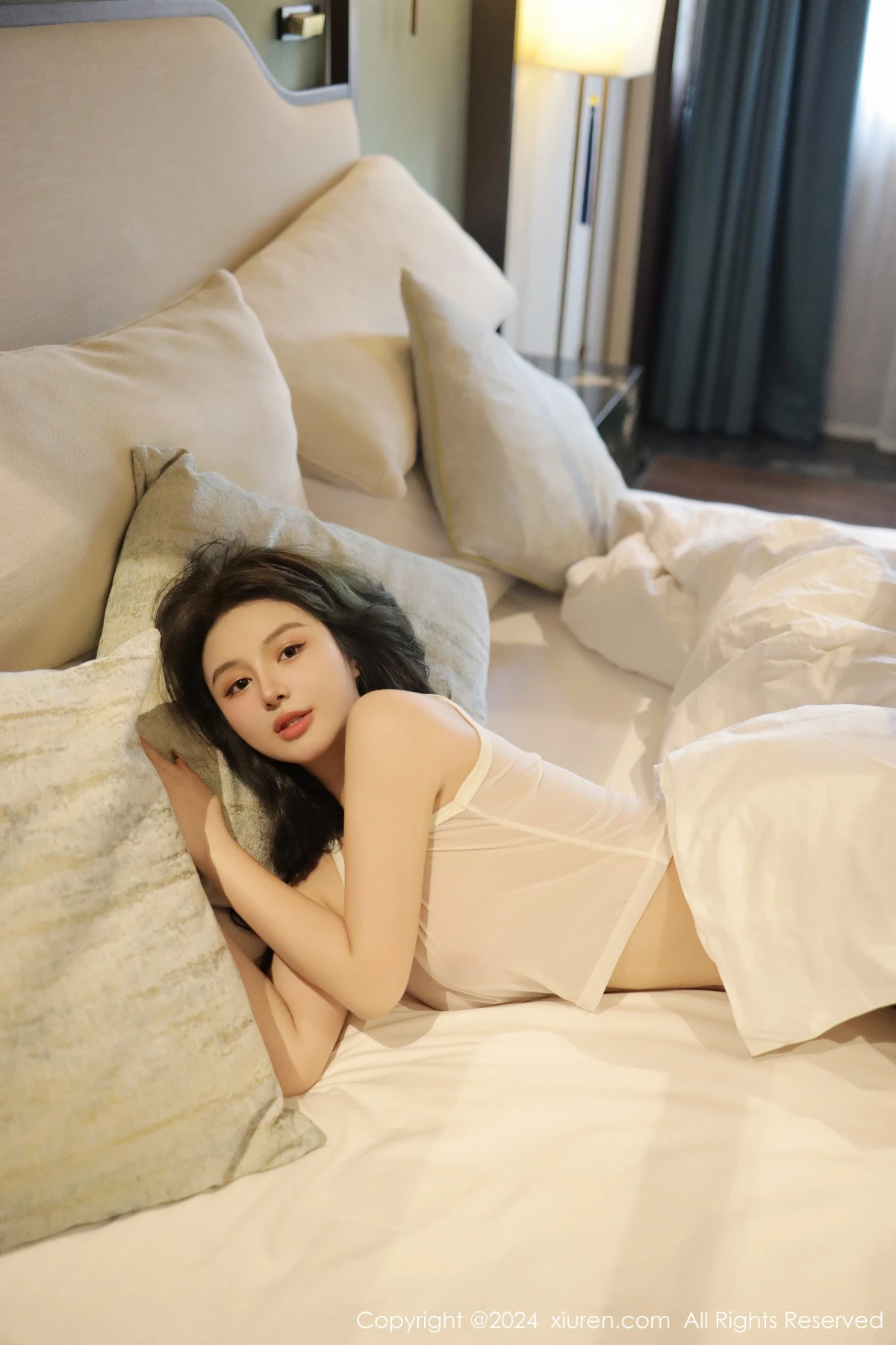 [[XiuRen秀人网]秀人网]No.8002_新人模特沈思怡私房床上性感白色轻透睡衣秀完美身材诱惑写真80P