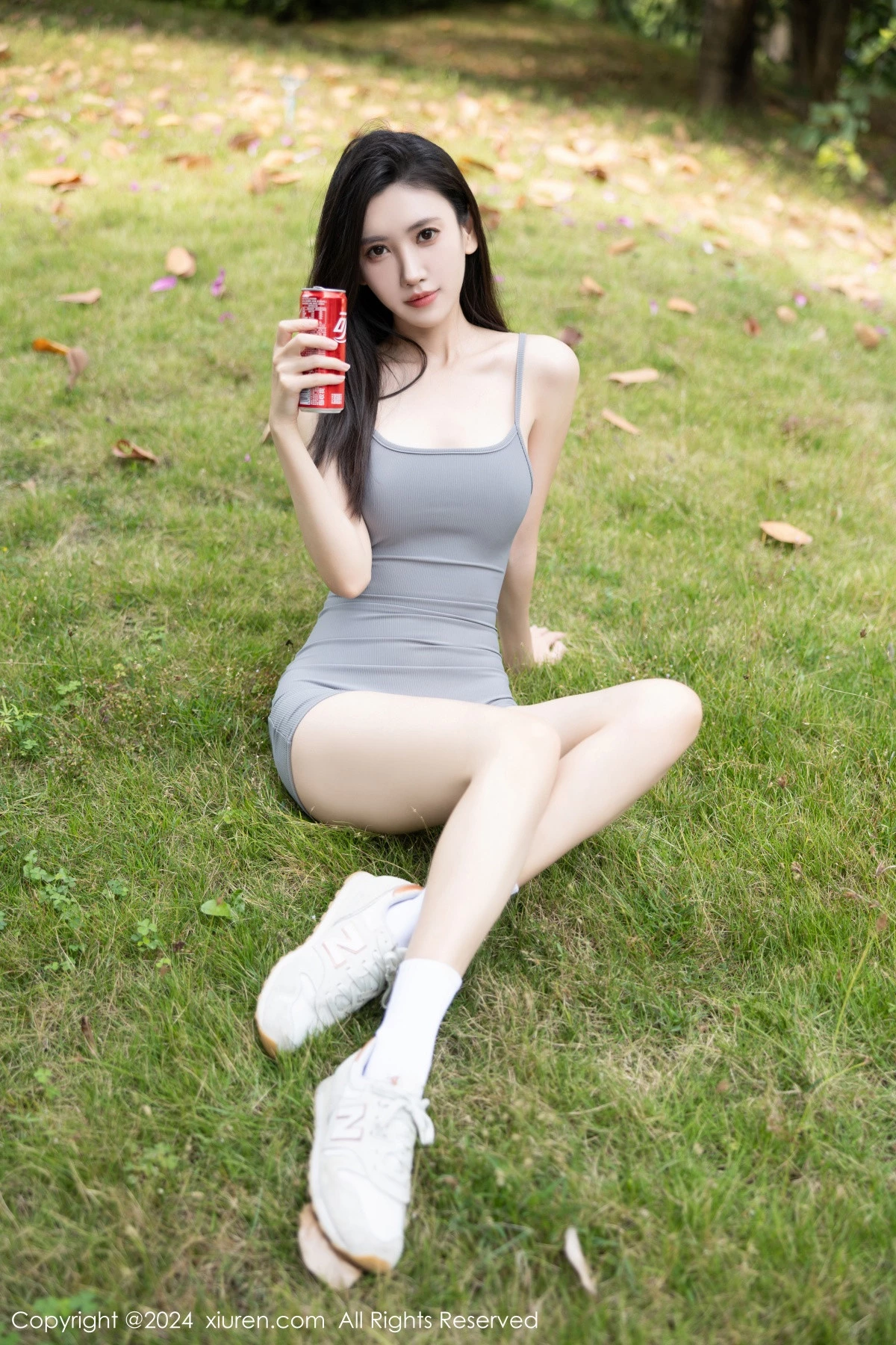 [[XiuRen秀人网]秀人网]No.8005_模特章芃芃车内+浴室性感灰色连体吊带秀曼妙身姿撩人诱惑写真83P