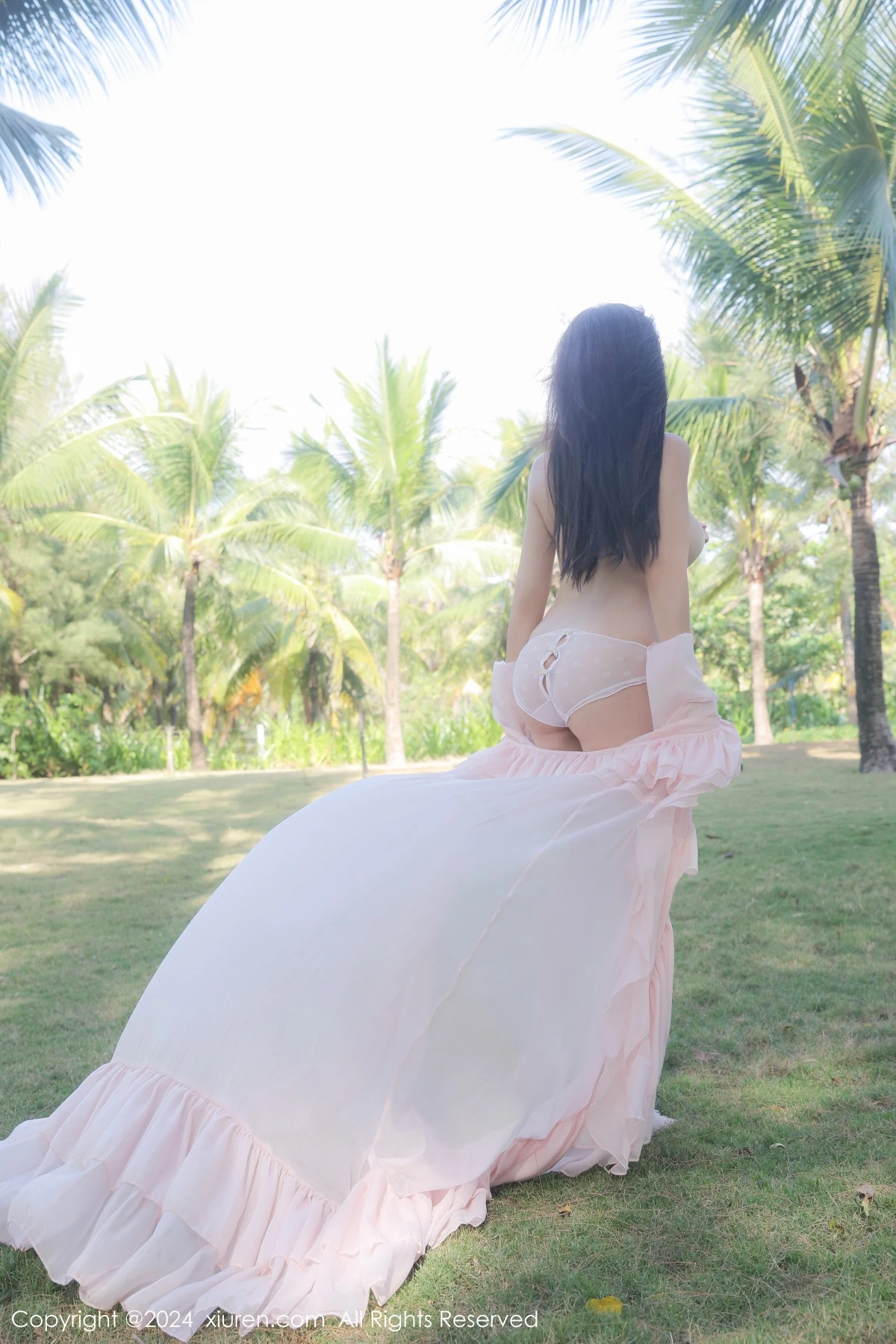 [[XiuRen秀人网]秀人网]No.8007_模特小薯条nienie户外性感粉色薄纱长裙半脱秀惹火身材诱惑写真59P