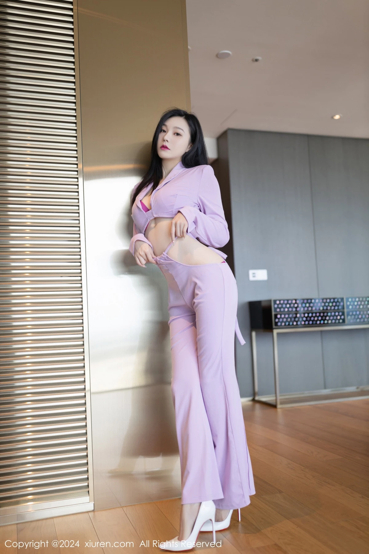 [[XiuRen秀人网]秀人网]No.8006_模特安然anran性感淡粉套装露紫红色内衣配白丝袜完美诱惑写真80P