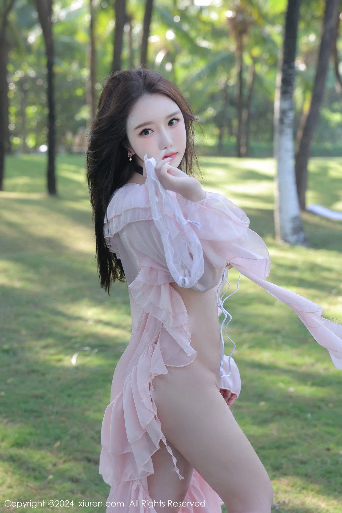 [[XiuRen秀人网]秀人网]No.8007_模特小薯条nienie户外性感粉色薄纱长裙半脱秀惹火身材诱惑写真59P