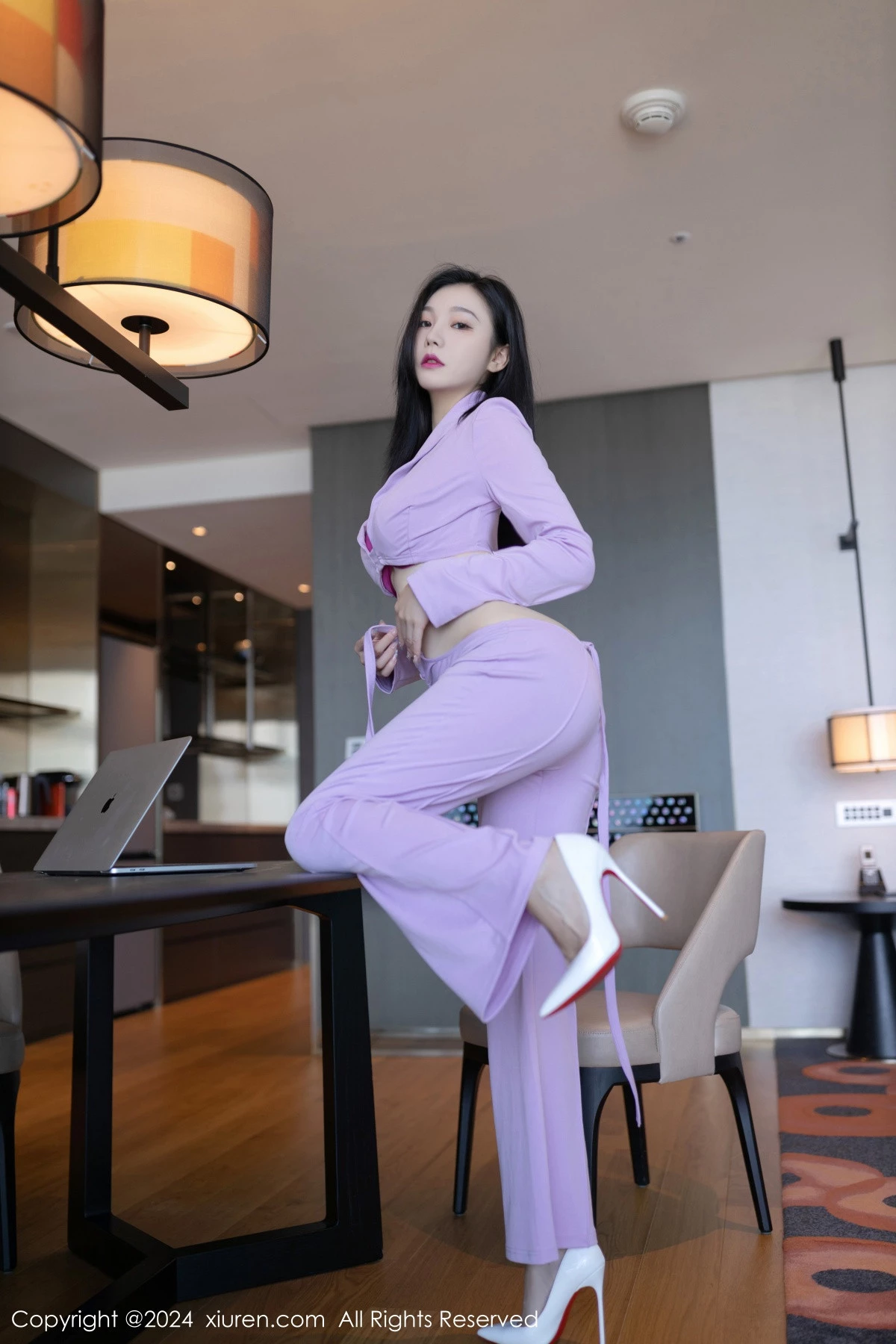 [[XiuRen秀人网]秀人网]No.8006_模特安然anran性感淡粉套装露紫红色内衣配白丝袜完美诱惑写真80P